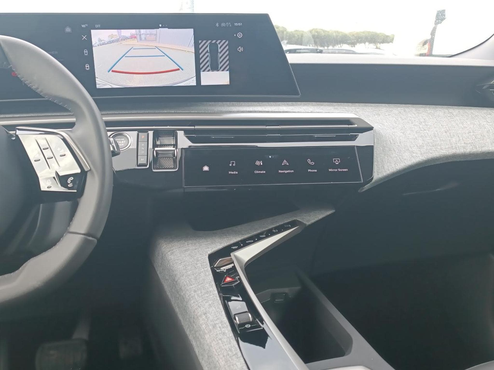 Peugeot 3008 1.2 HYBRID 145 ALLURE E-DCS6 (2025) - Photo 19