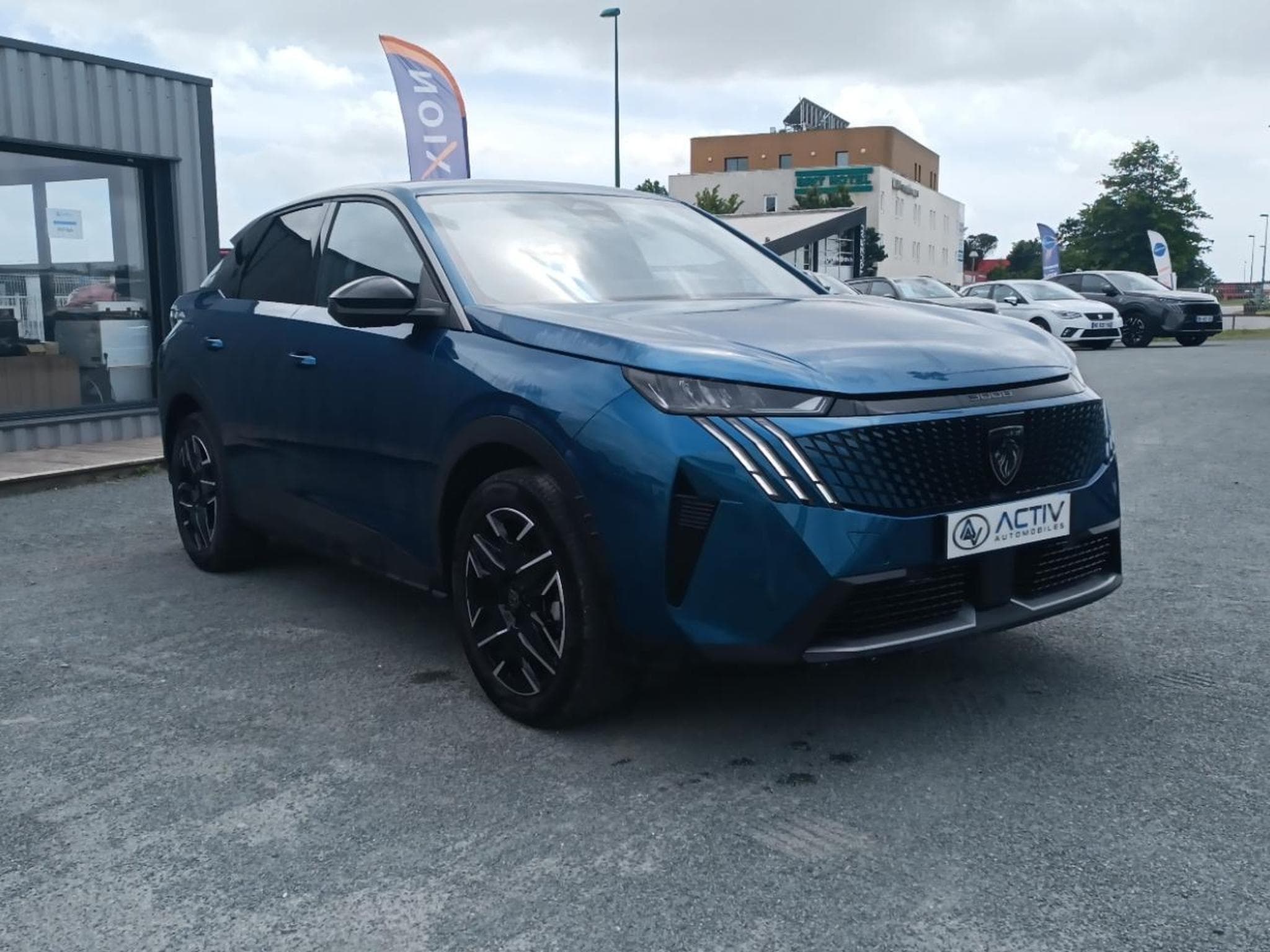 Peugeot 3008 1.2 HYBRID 145 ALLURE E-DCS6 (2025) - Photo 3