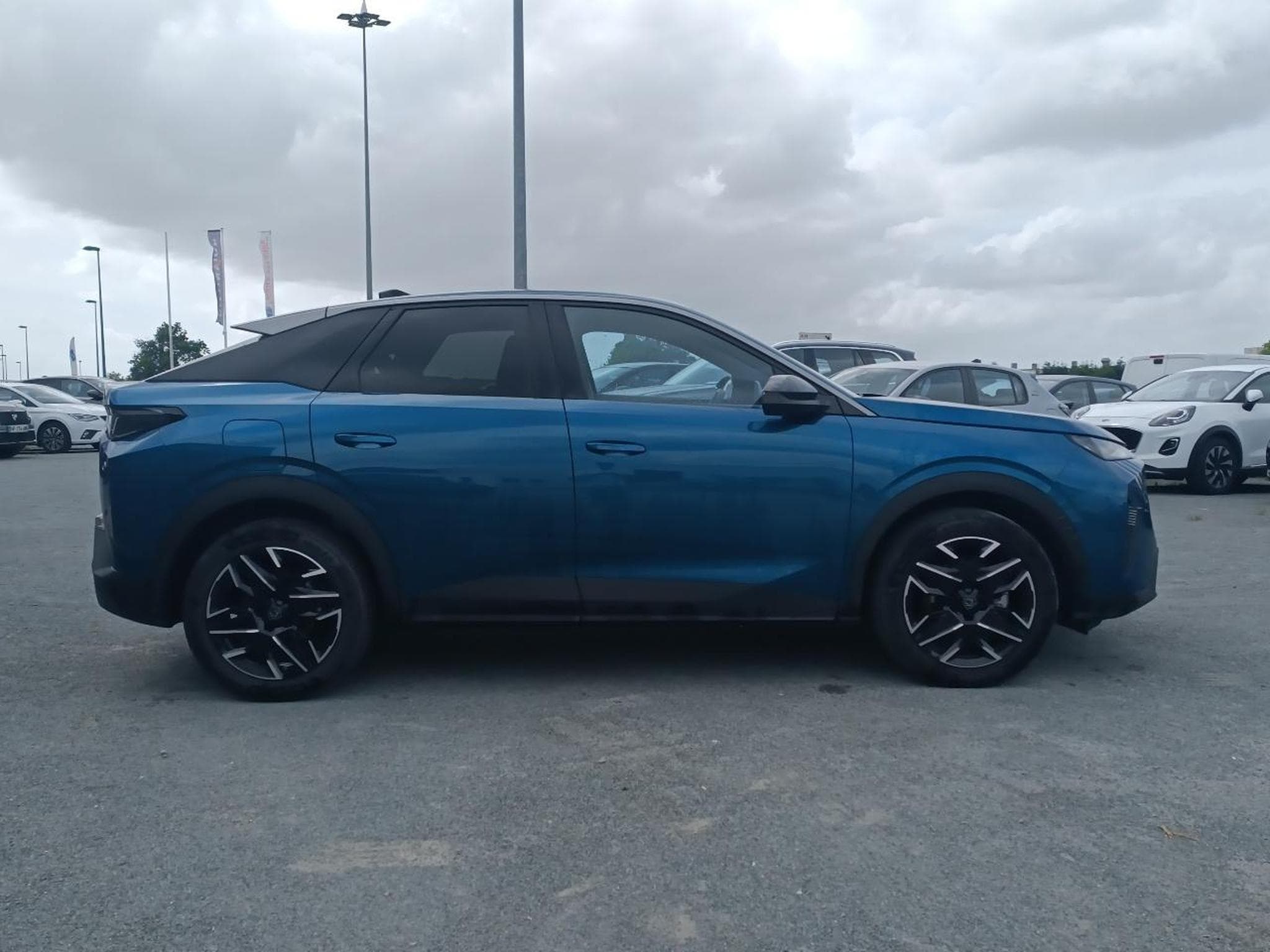 Peugeot 3008 1.2 HYBRID 145 ALLURE E-DCS6 (2025) - Photo 4