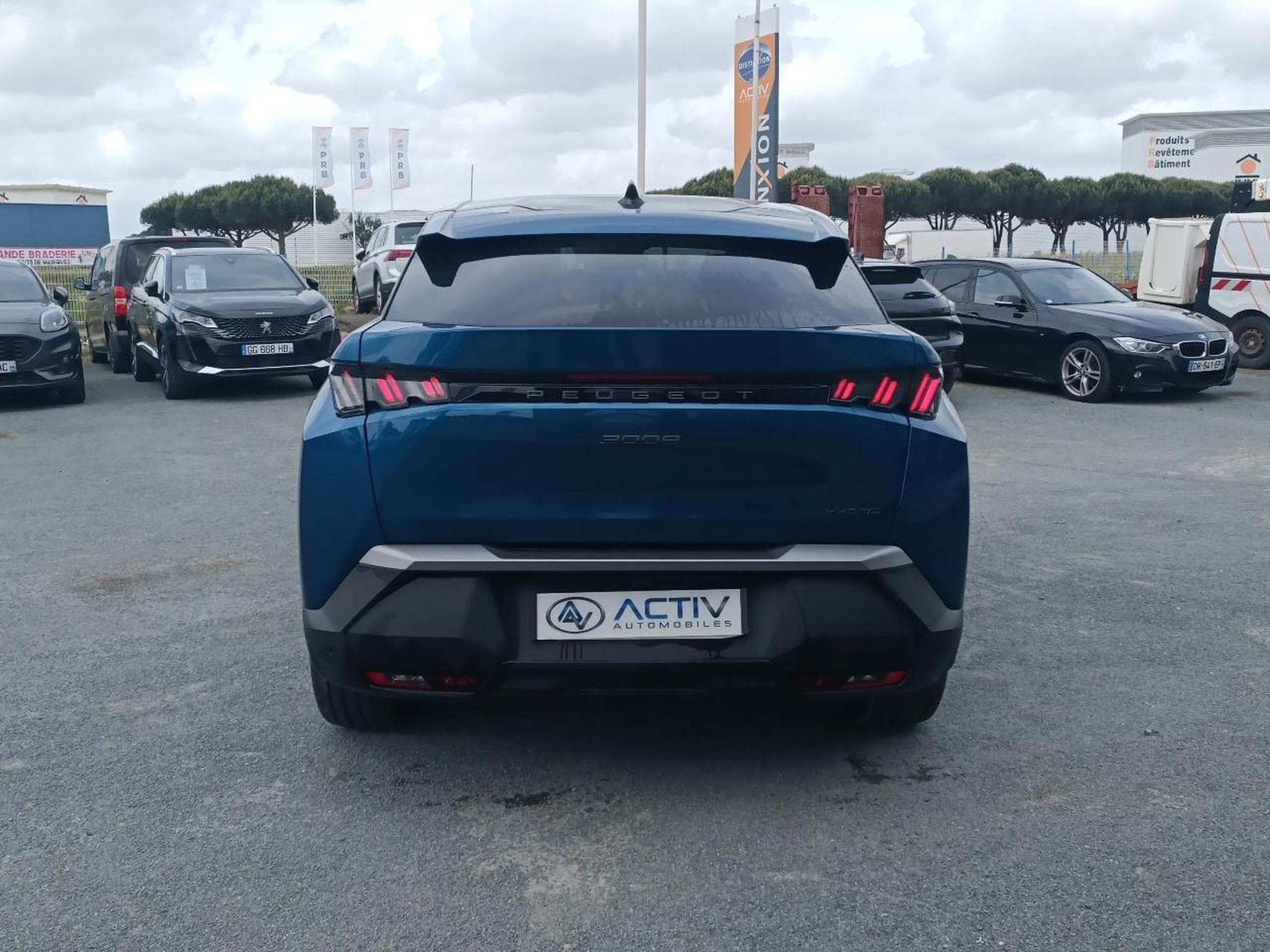 Peugeot 3008 1.2 HYBRID 145 ALLURE E-DCS6 (2025) - Photo 5