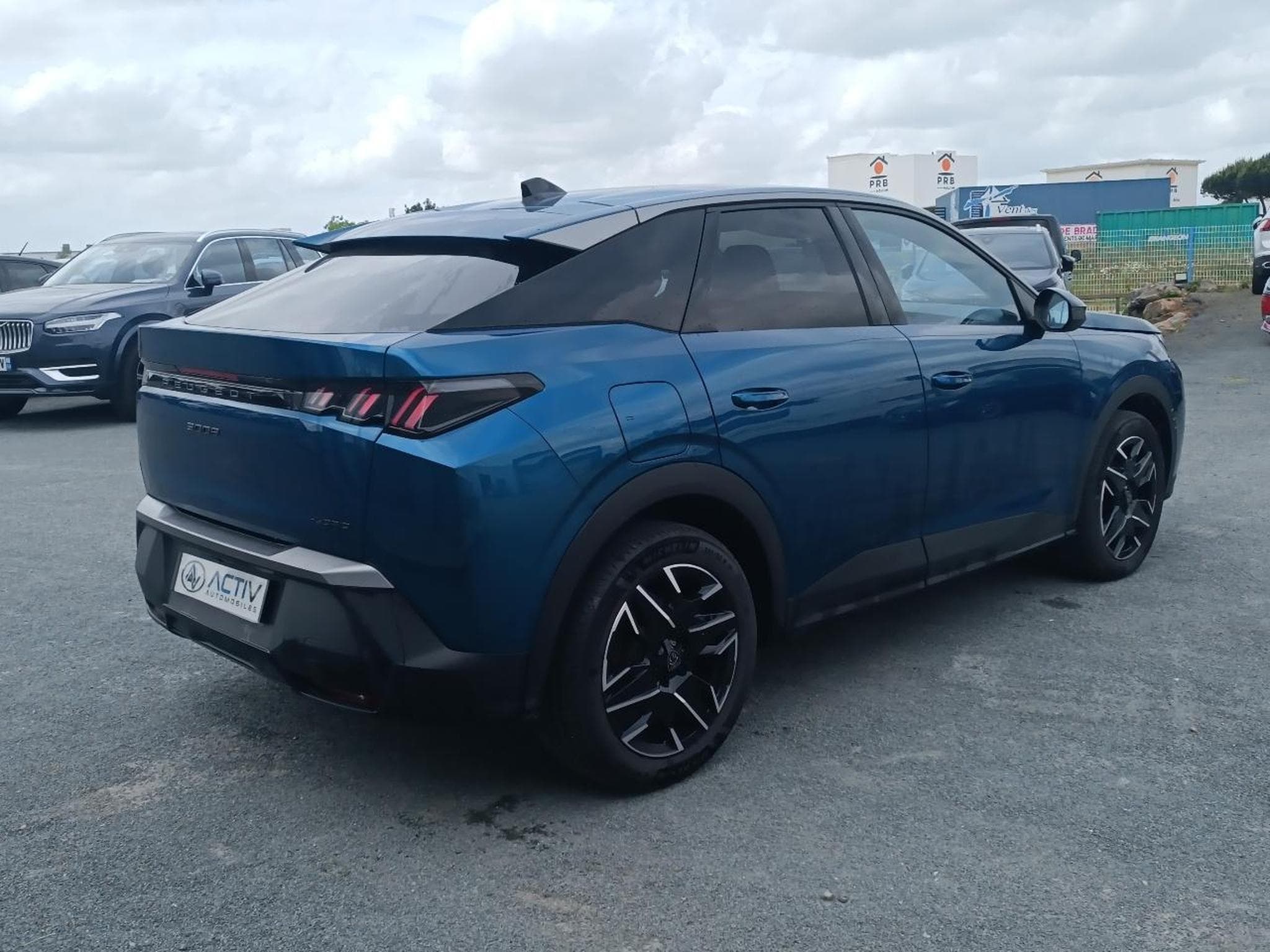 Peugeot 3008 1.2 HYBRID 145 ALLURE E-DCS6 (2025) - Photo 6
