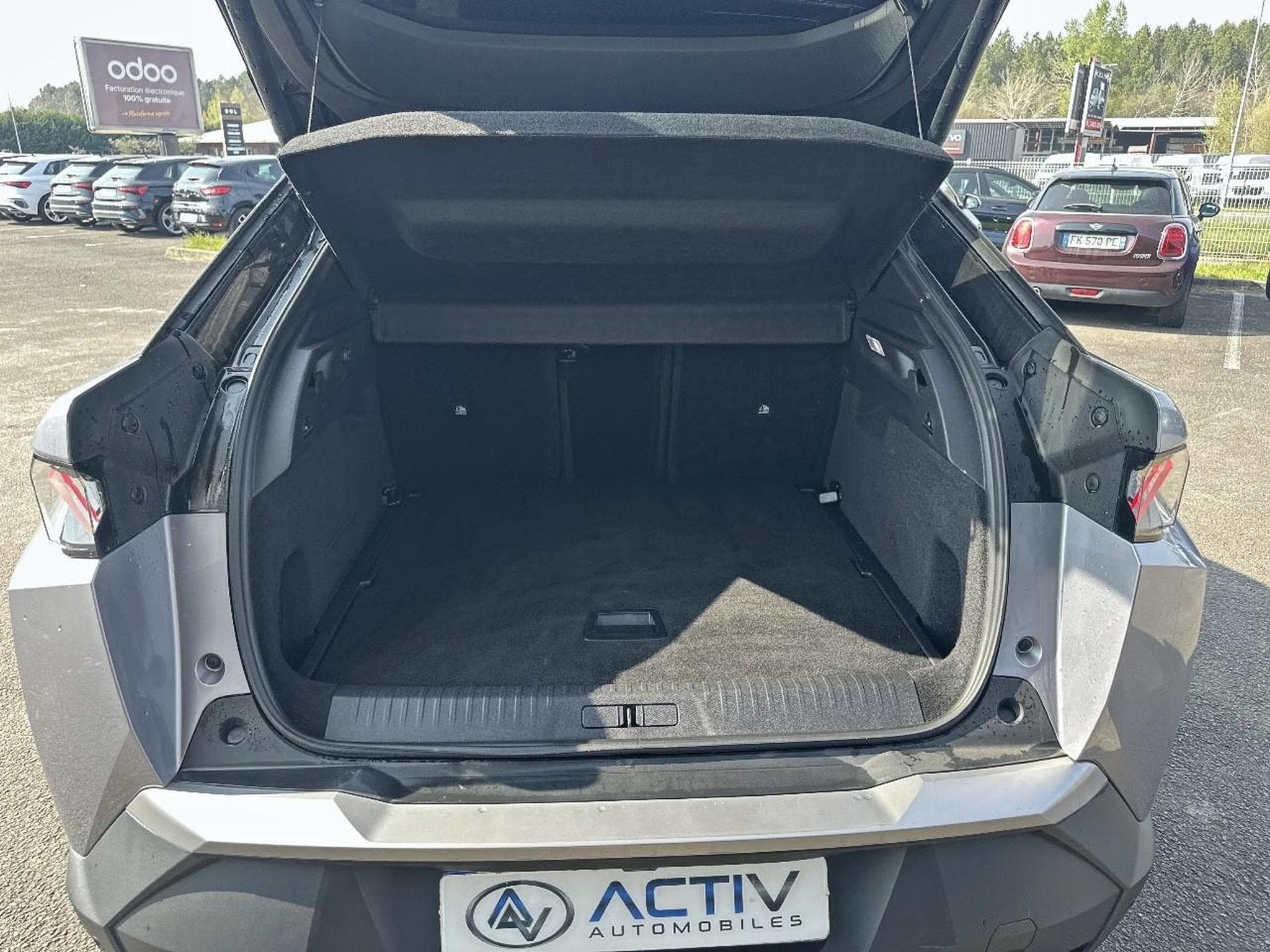 Peugeot 3008 1.2 HYBRID 145 GT E-DCS6 (2025) - Photo 11