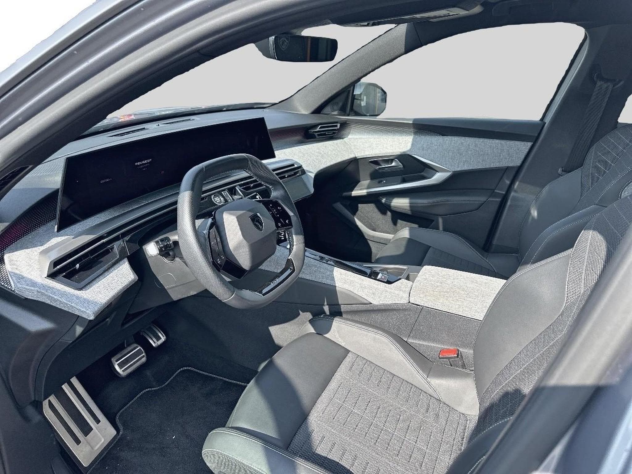 Peugeot 3008 1.2 HYBRID 145 GT E-DCS6 (2025) - Photo 13