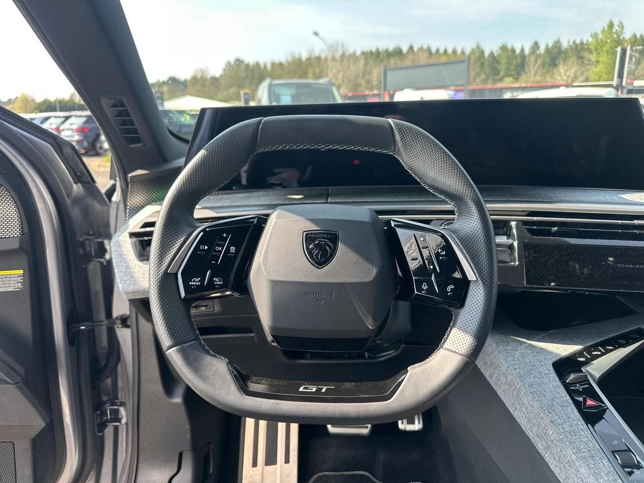 Peugeot 3008 1.2 HYBRID 145 GT E-DCS6 (2025) - Photo 16