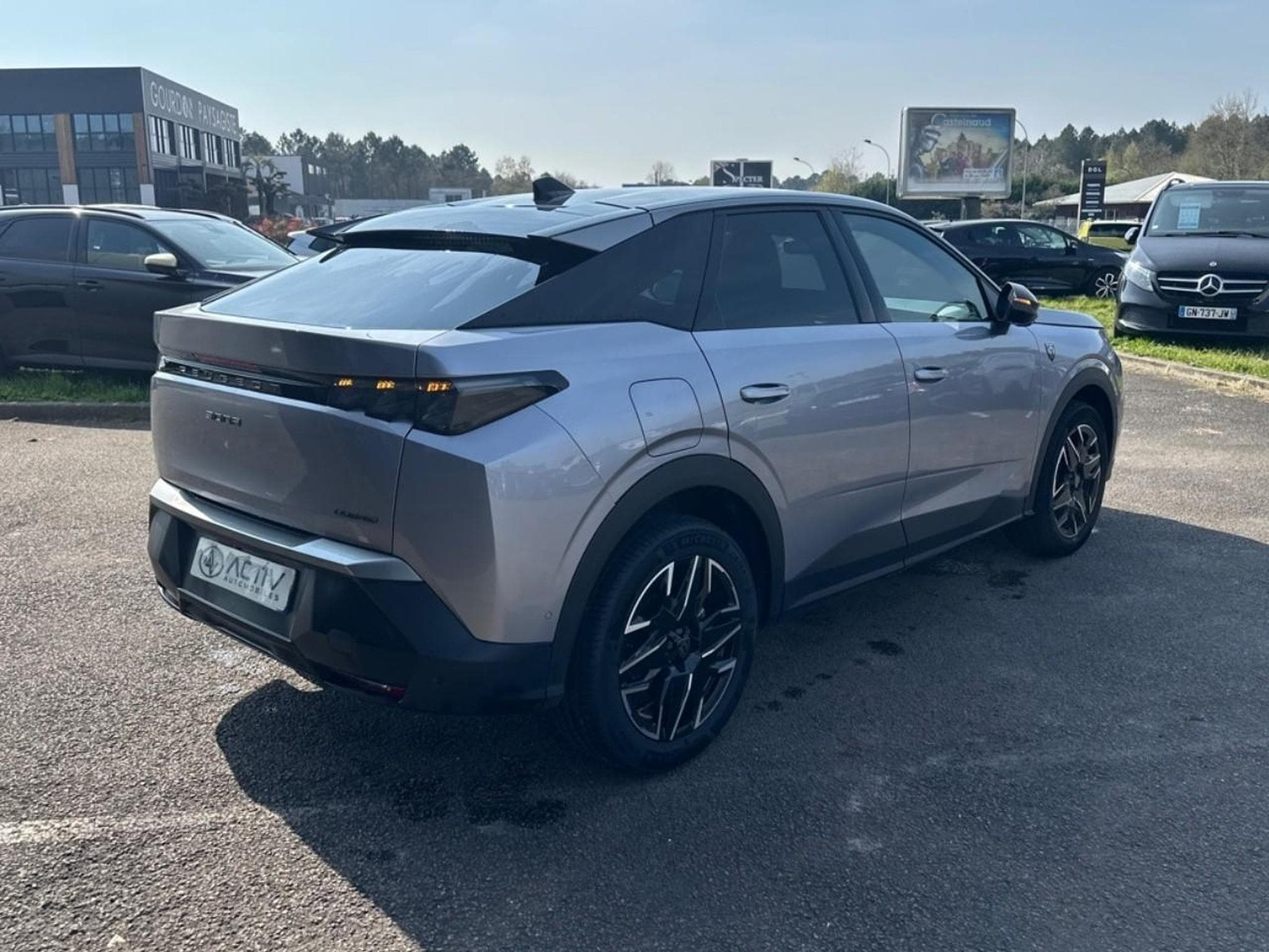 Peugeot 3008 1.2 HYBRID 145 GT E-DCS6 (2025) - Photo 5