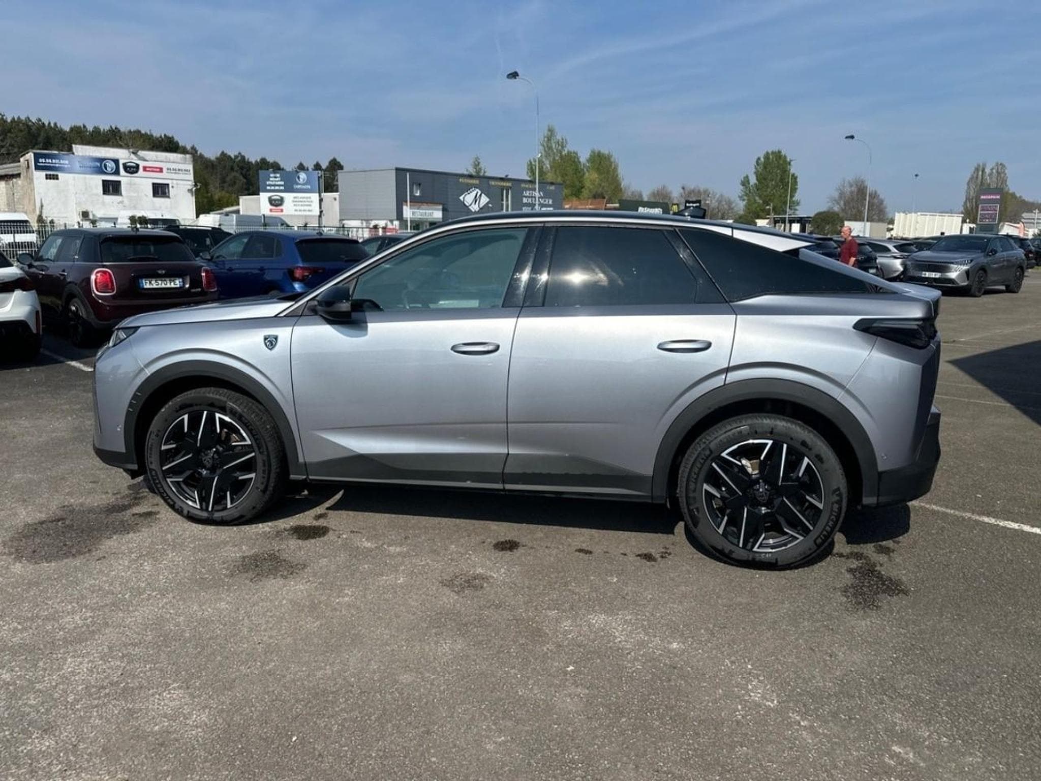 Peugeot 3008 1.2 HYBRID 145 GT E-DCS6 (2025) - Photo 8