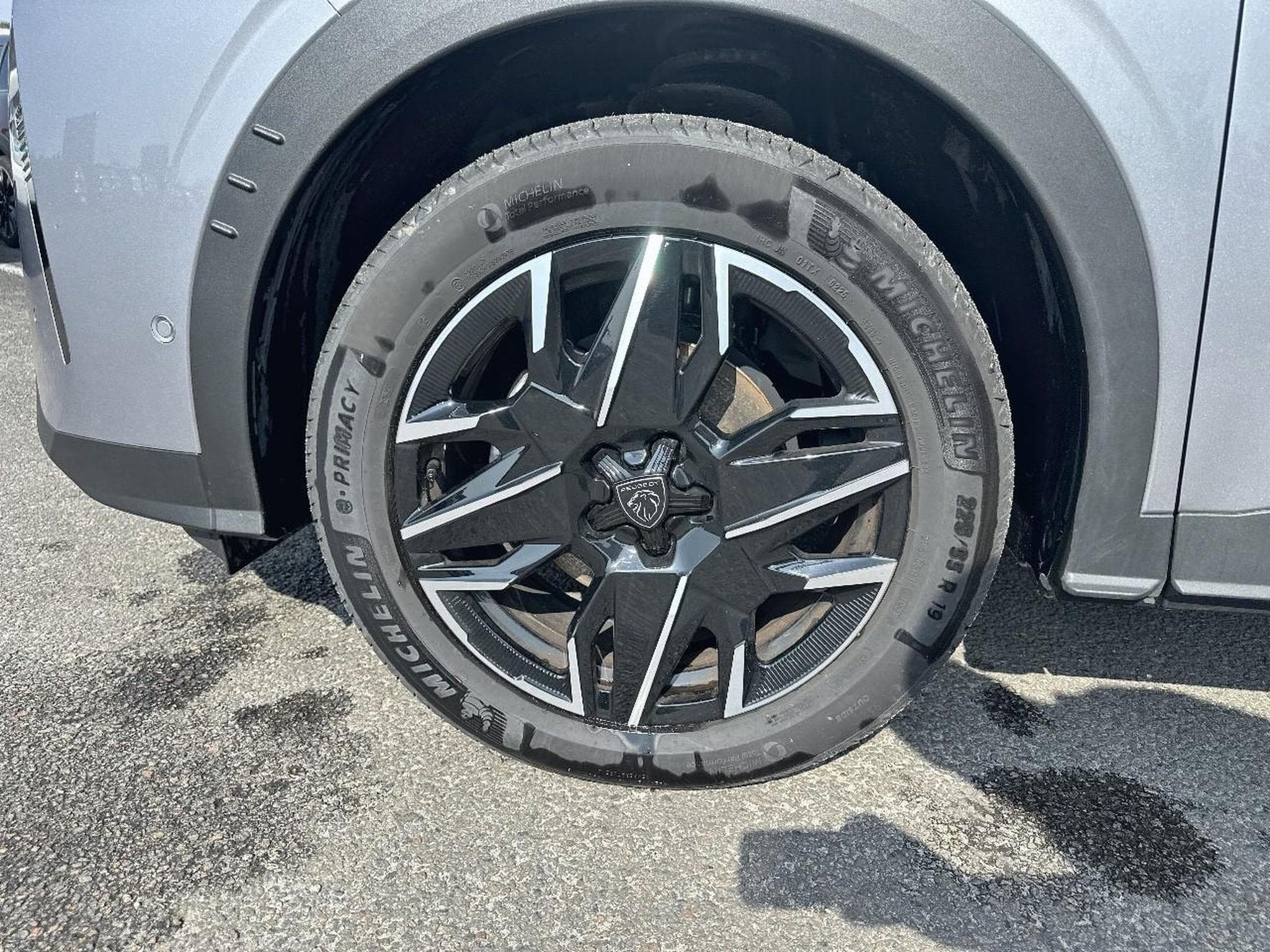 Peugeot 3008 1.2 HYBRID 145 GT E-DCS6 (2025) - Photo 9