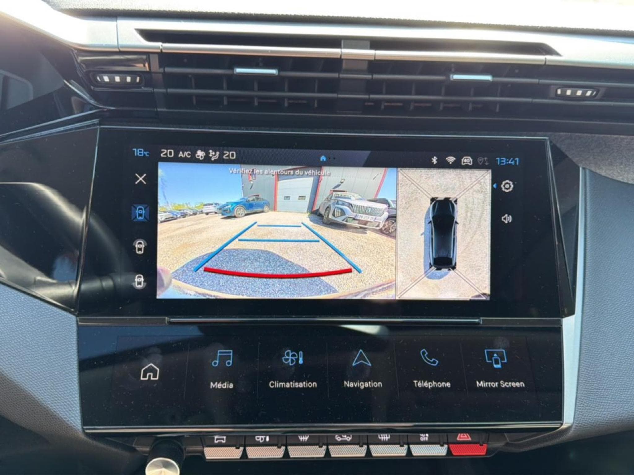 Peugeot 408 HYBRID 145 ALLURE E-DCS6 (2025) - Photo 20