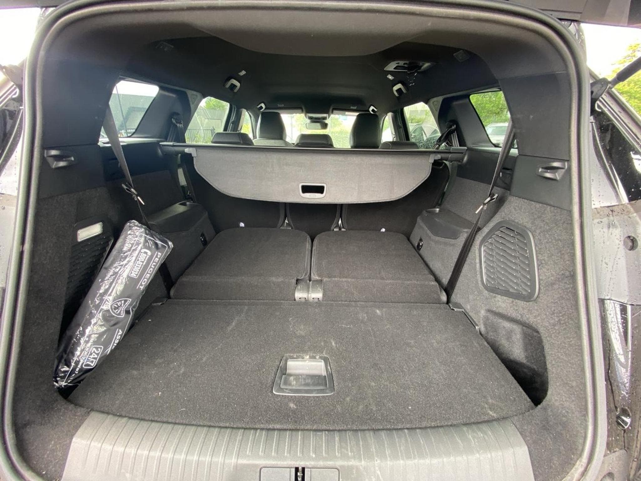 Peugeot 5008 HYBRID 145 ALLURE E-DCS6 (2025) - Photo 16