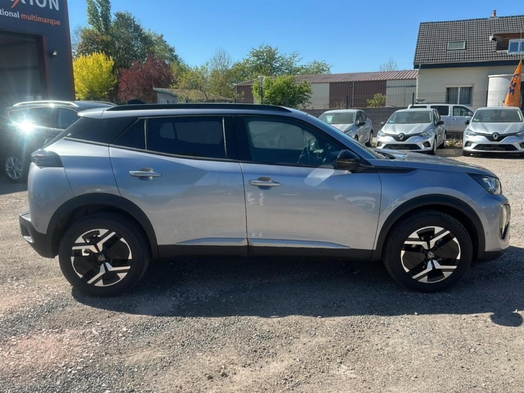 Peugeot 2008 1.2 100 ALLURE (2025) - Photo 4