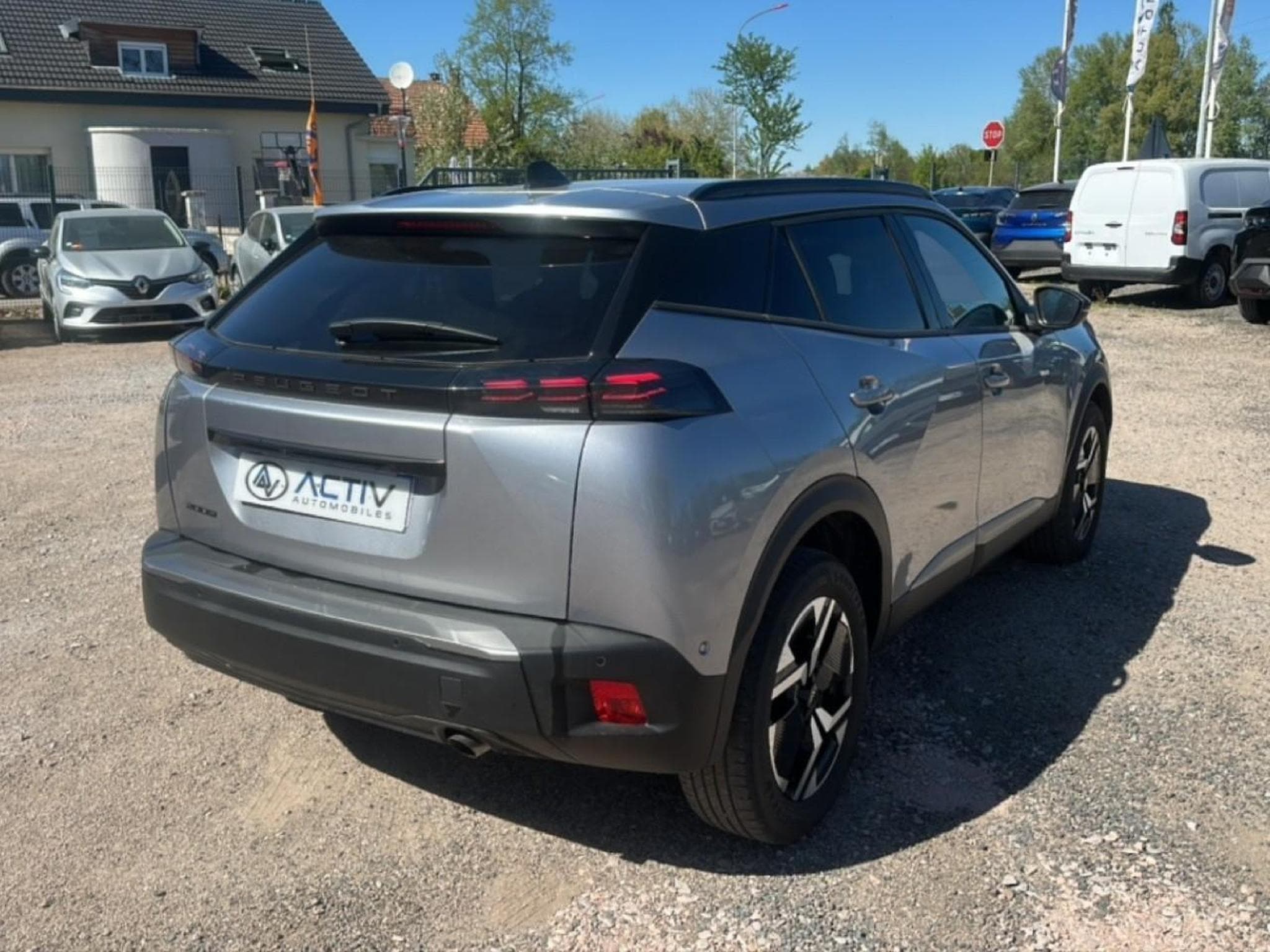 Peugeot 2008 1.2 100 ALLURE (2025) - Photo 5