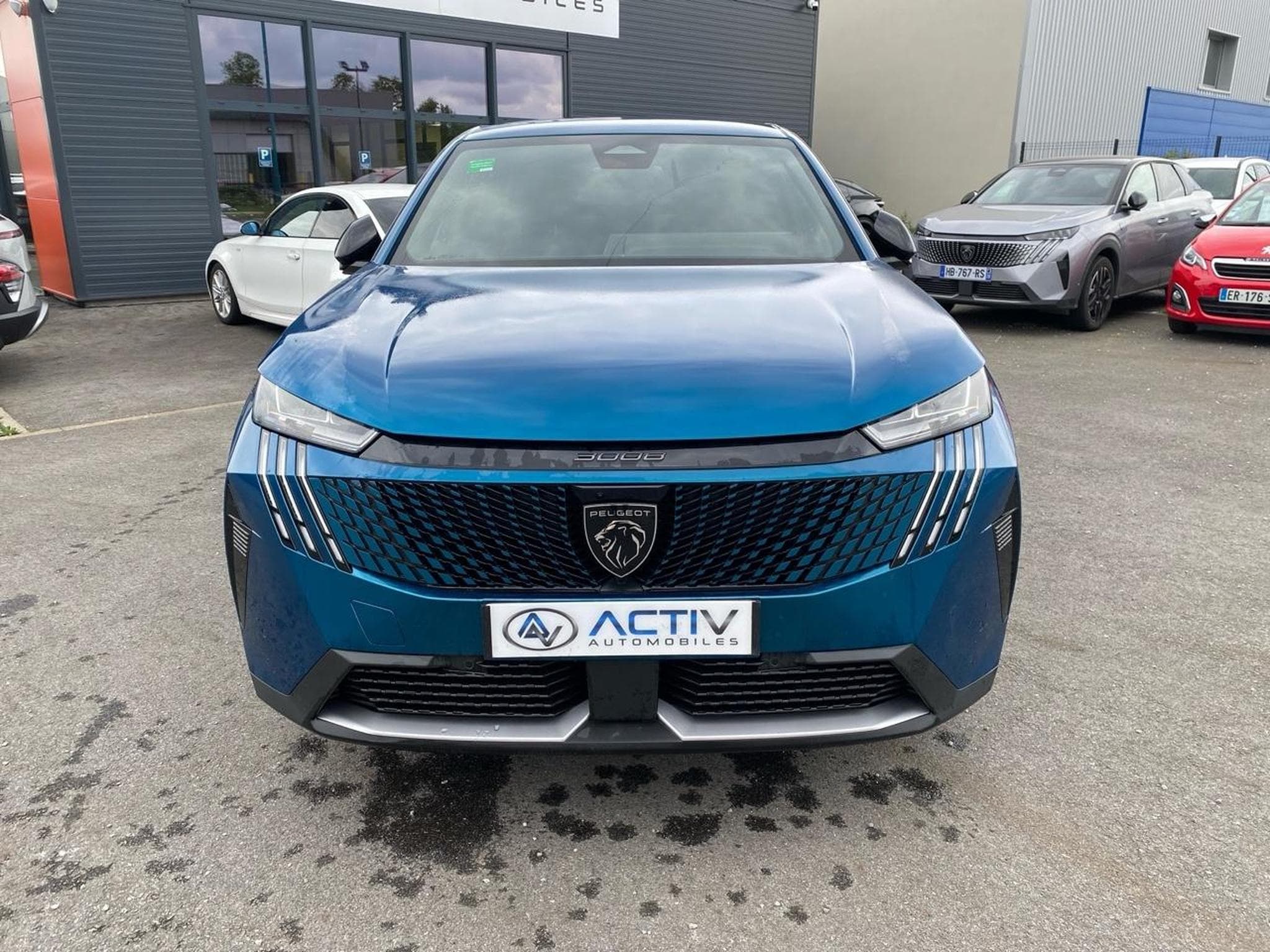 Peugeot 3008 1.2 HYBRID 145 ALLURE E-DCS6 (2025) - Photo 2