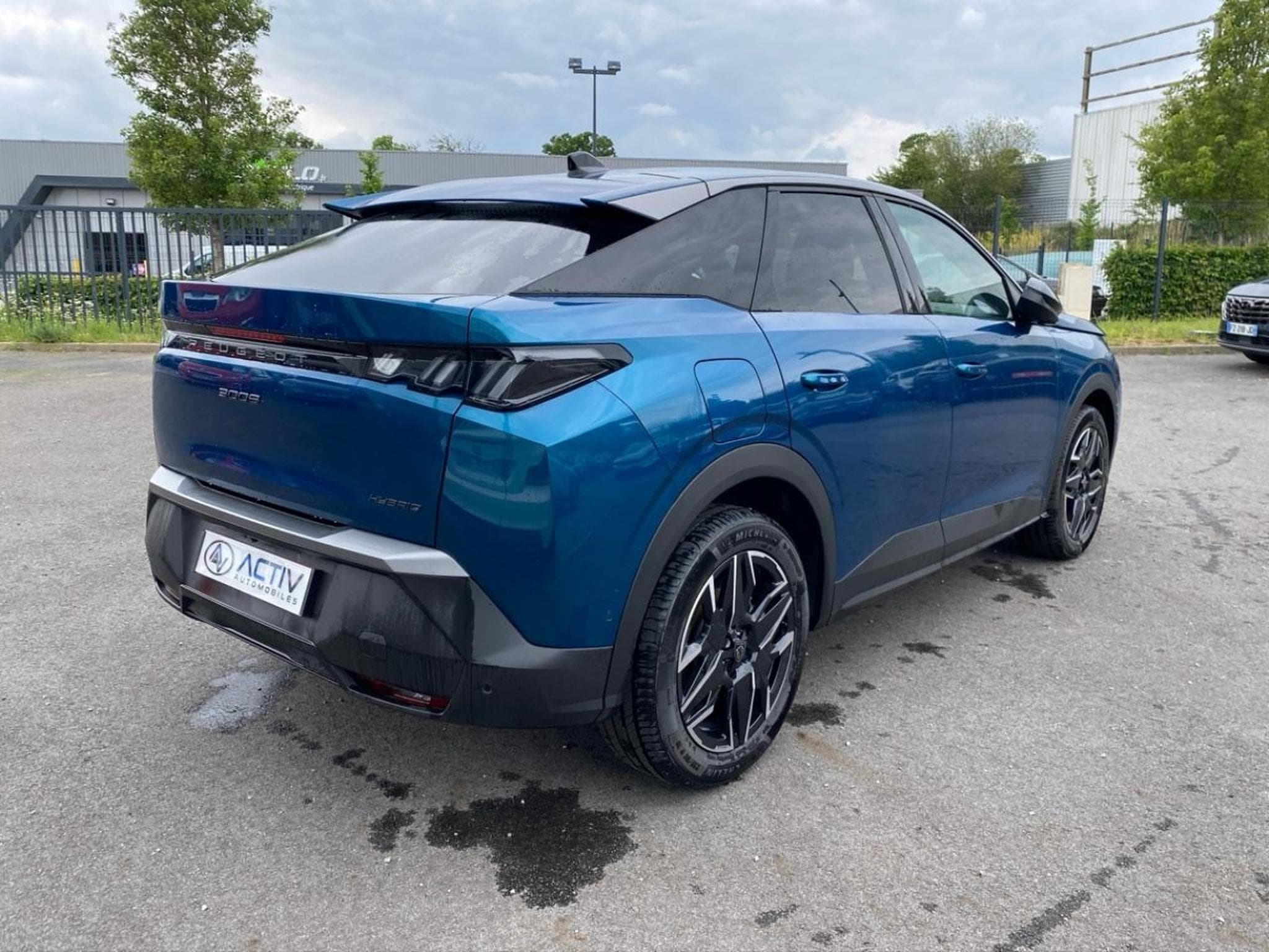 Peugeot 3008 1.2 HYBRID 145 ALLURE E-DCS6 (2025) - Photo 5