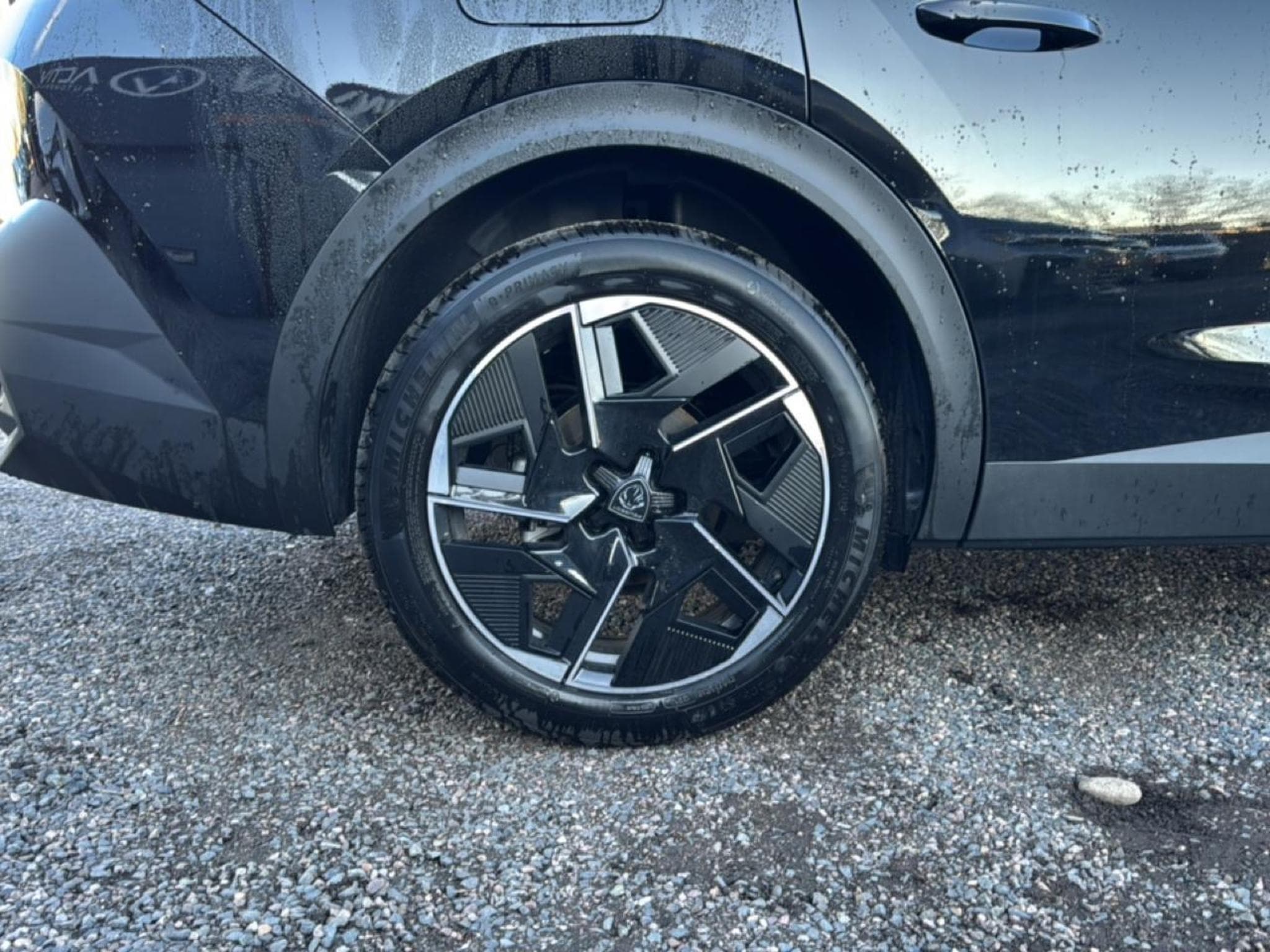 Peugeot 408 HYBRID 145 GT E-DCS6 (2025) - Photo 11