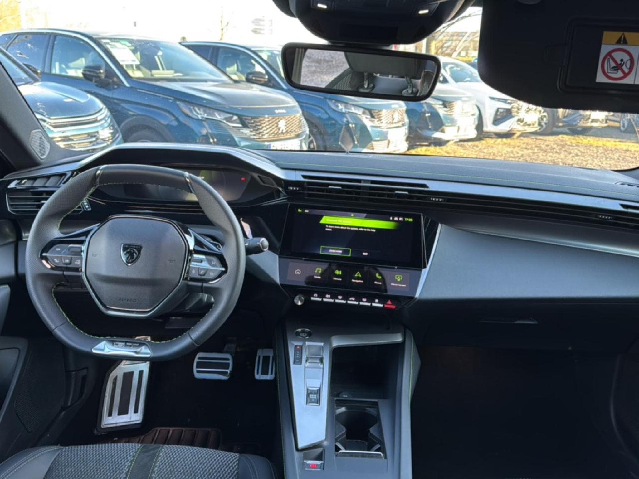 Peugeot 408 HYBRID 145 GT E-DCS6 (2025) - Photo 13