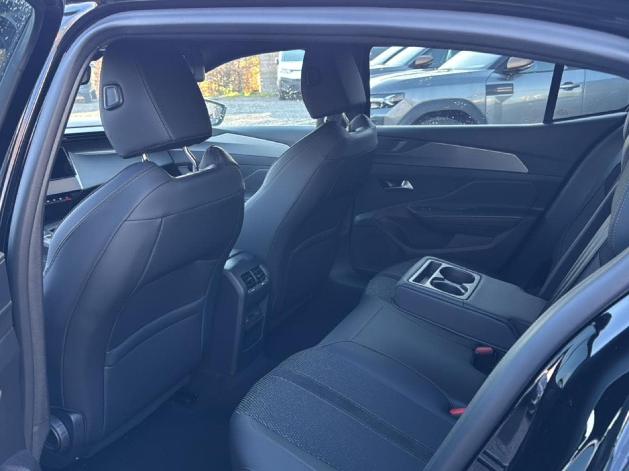 Peugeot 408 HYBRID 145 GT E-DCS6 (2025) - Photo 16