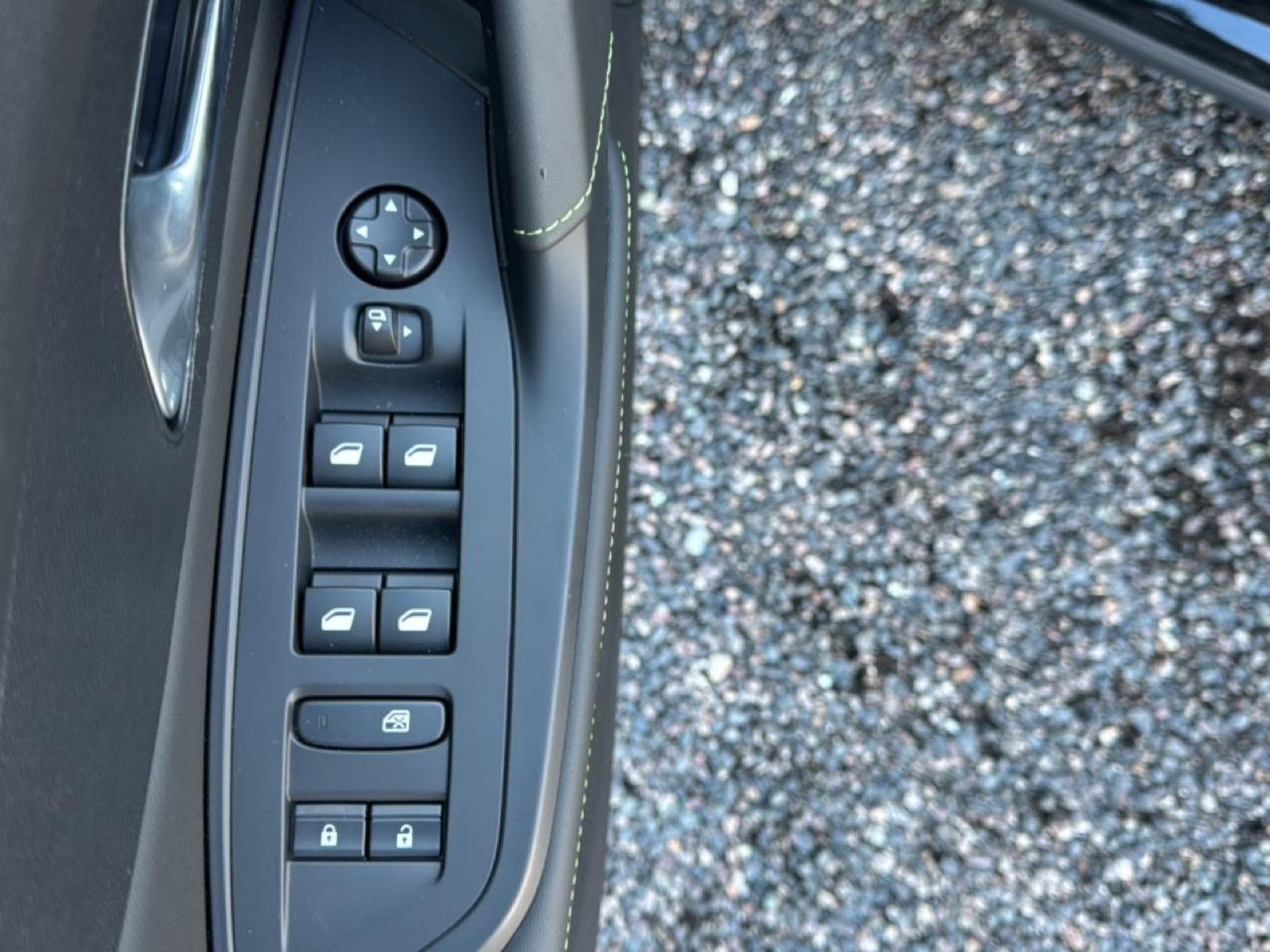 Peugeot 408 HYBRID 145 GT E-DCS6 (2025) - Photo 18
