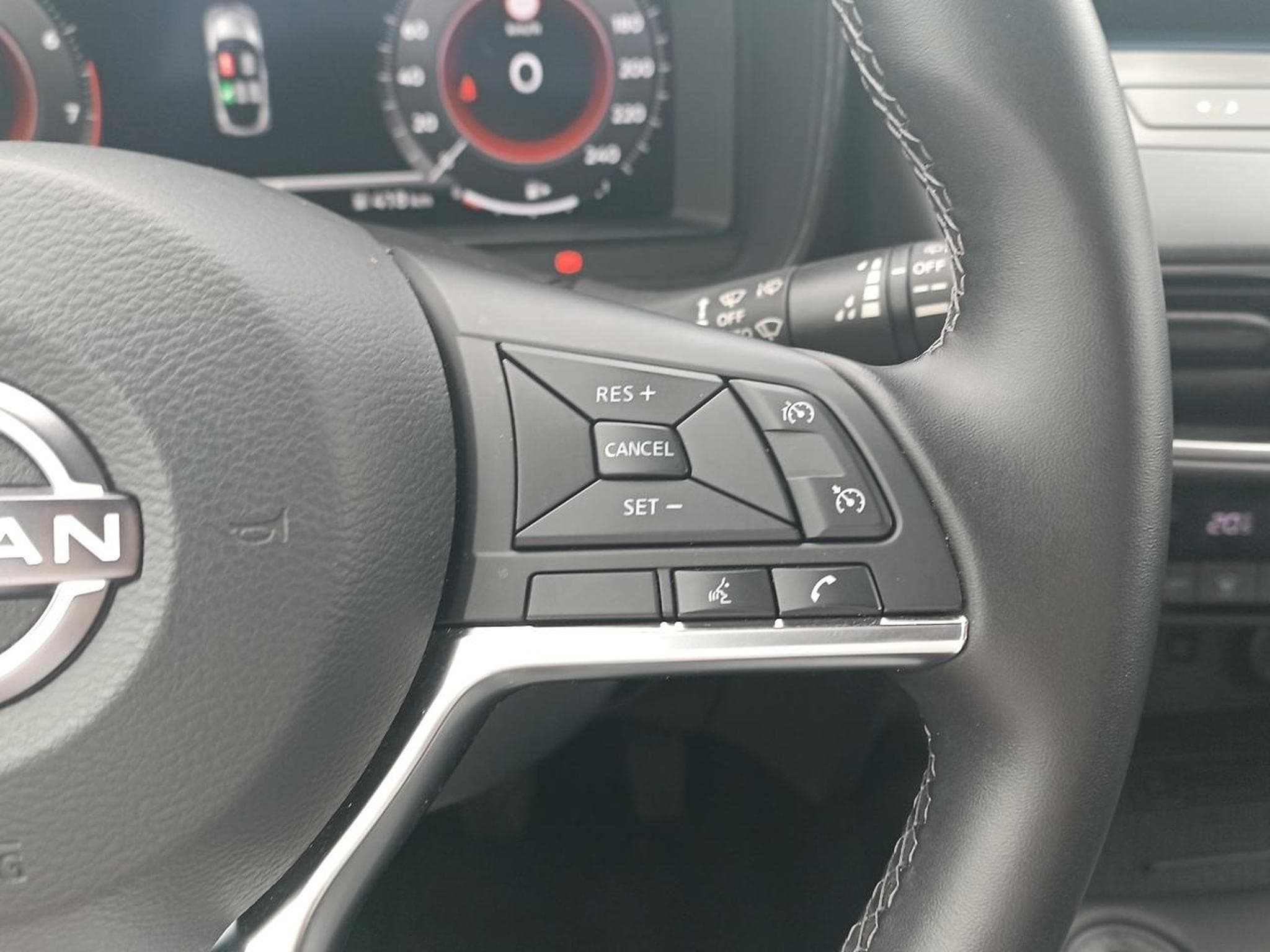 Nissan JUKE 1.0 DIG-T 114 N-CONNECTA (2025) - Photo 14
