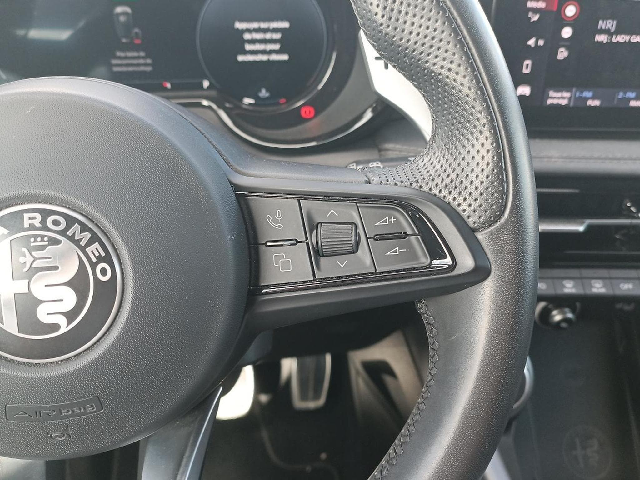 Alfa-Romeo TONALE 1.5 HYBRID 160 EDIZIONE SPECIALE TCT (2022) - Photo 18