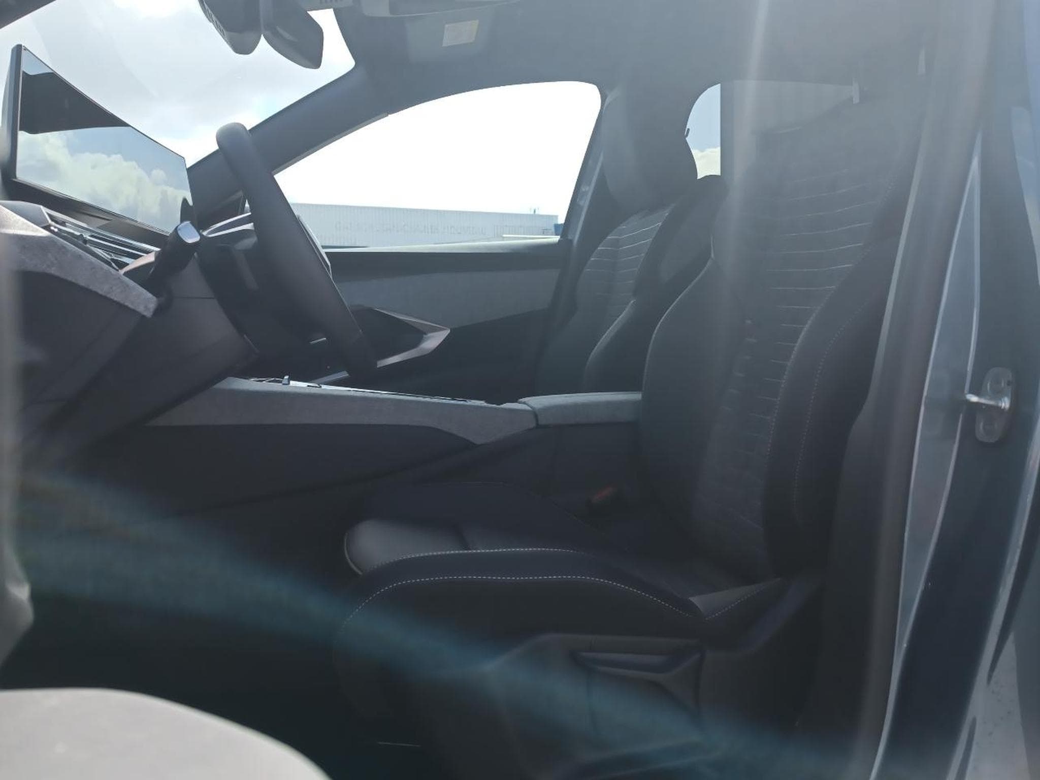 Peugeot 3008 1.2 HYBRID 145 ALLURE E-DCS6 (2025) - Photo 10