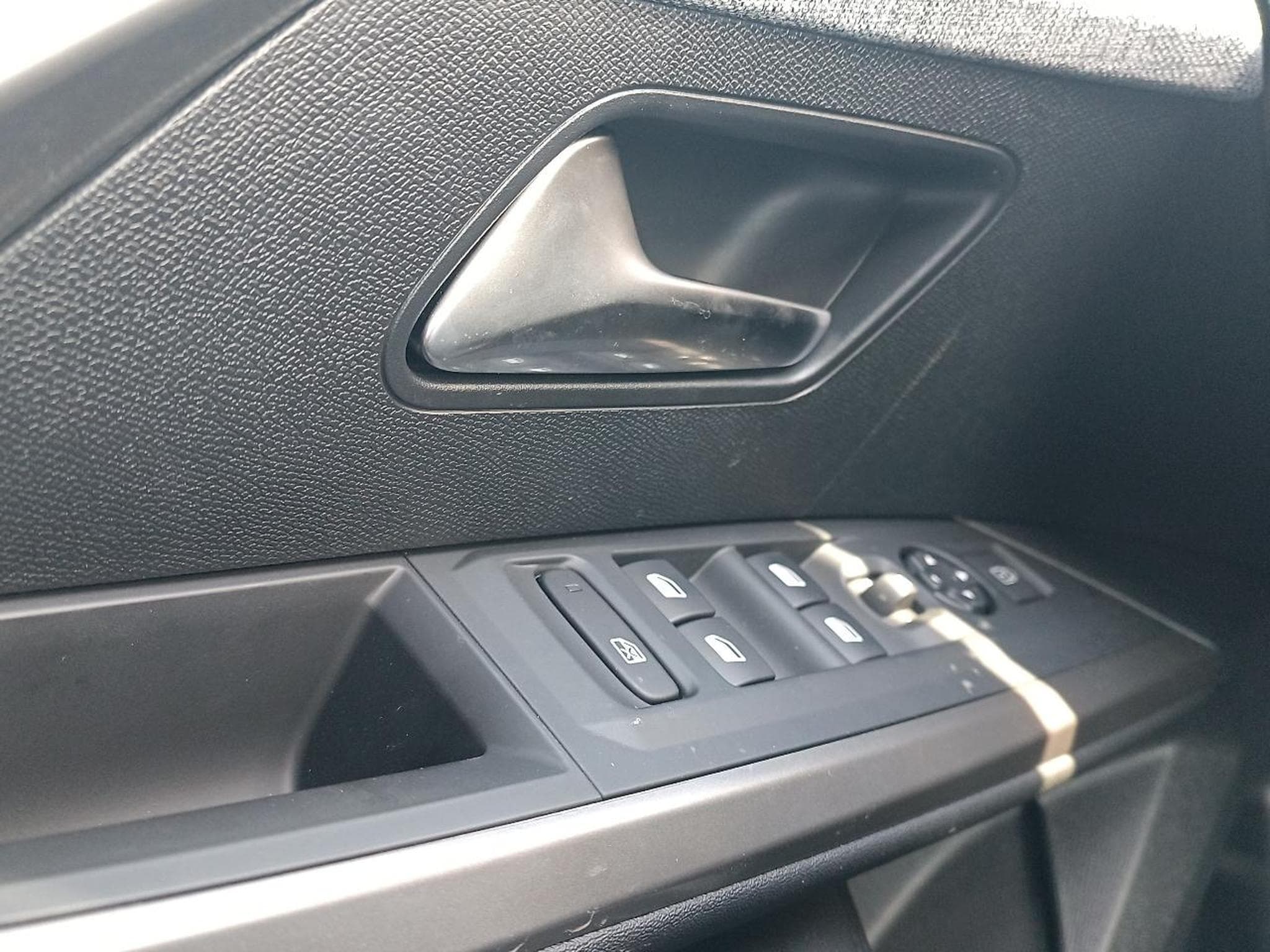Peugeot 3008 1.2 HYBRID 145 ALLURE E-DCS6 (2025) - Photo 11