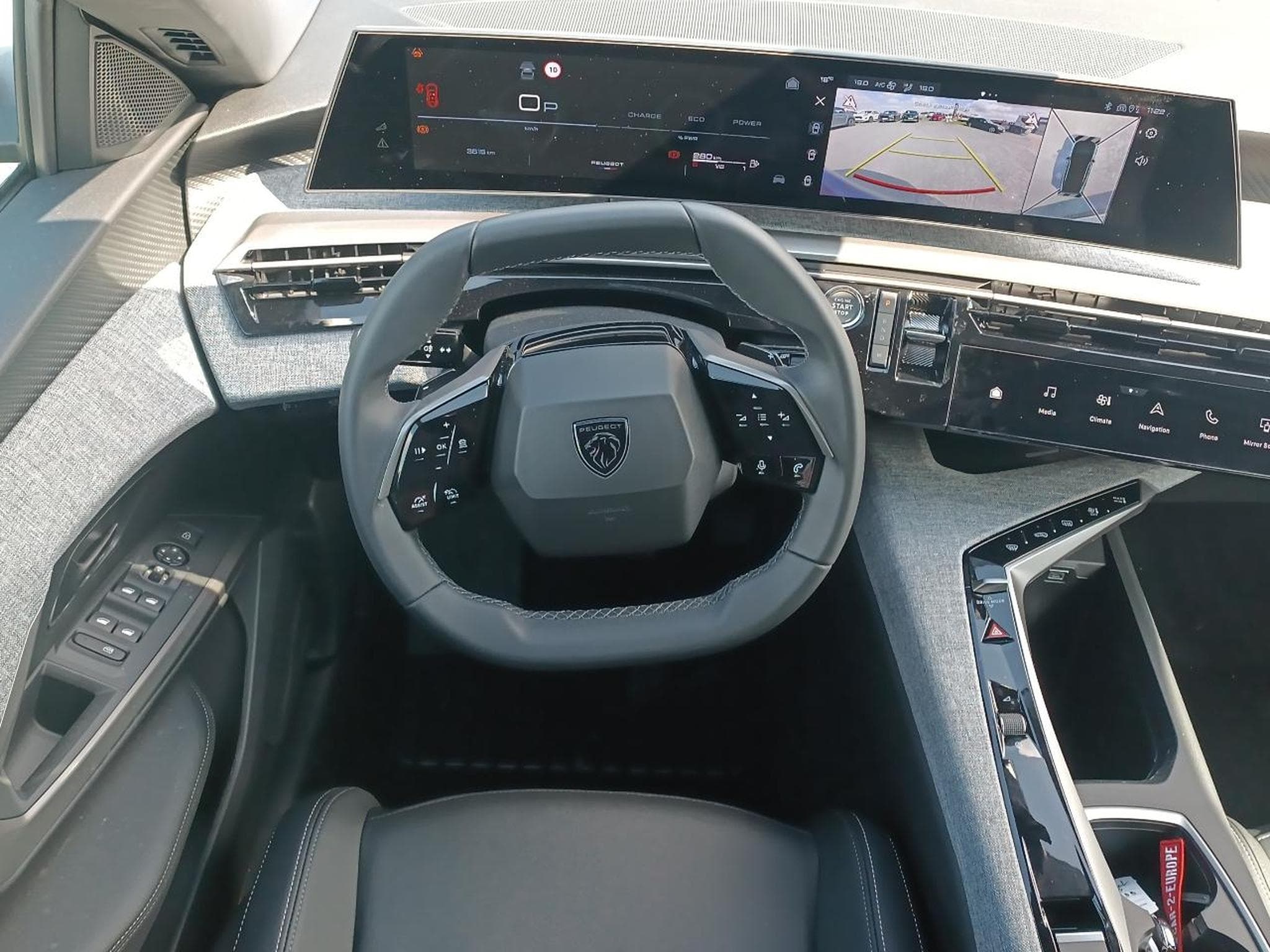 Peugeot 3008 1.2 HYBRID 145 ALLURE E-DCS6 (2025) - Photo 13