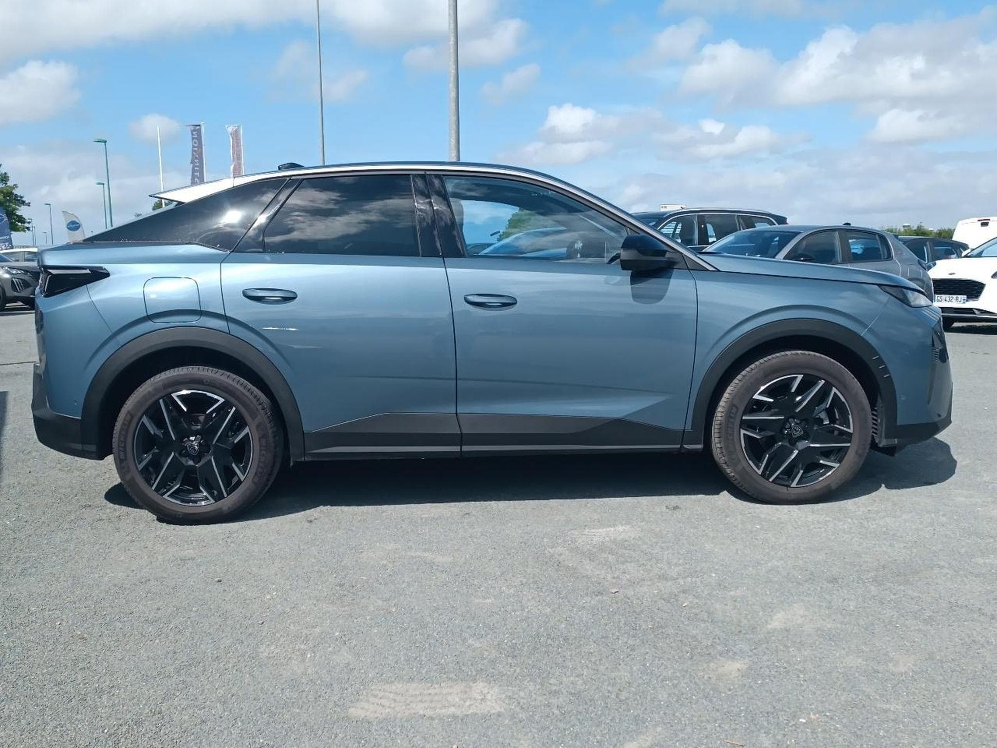 Peugeot 3008 1.2 HYBRID 145 ALLURE E-DCS6 (2025) - Photo 4