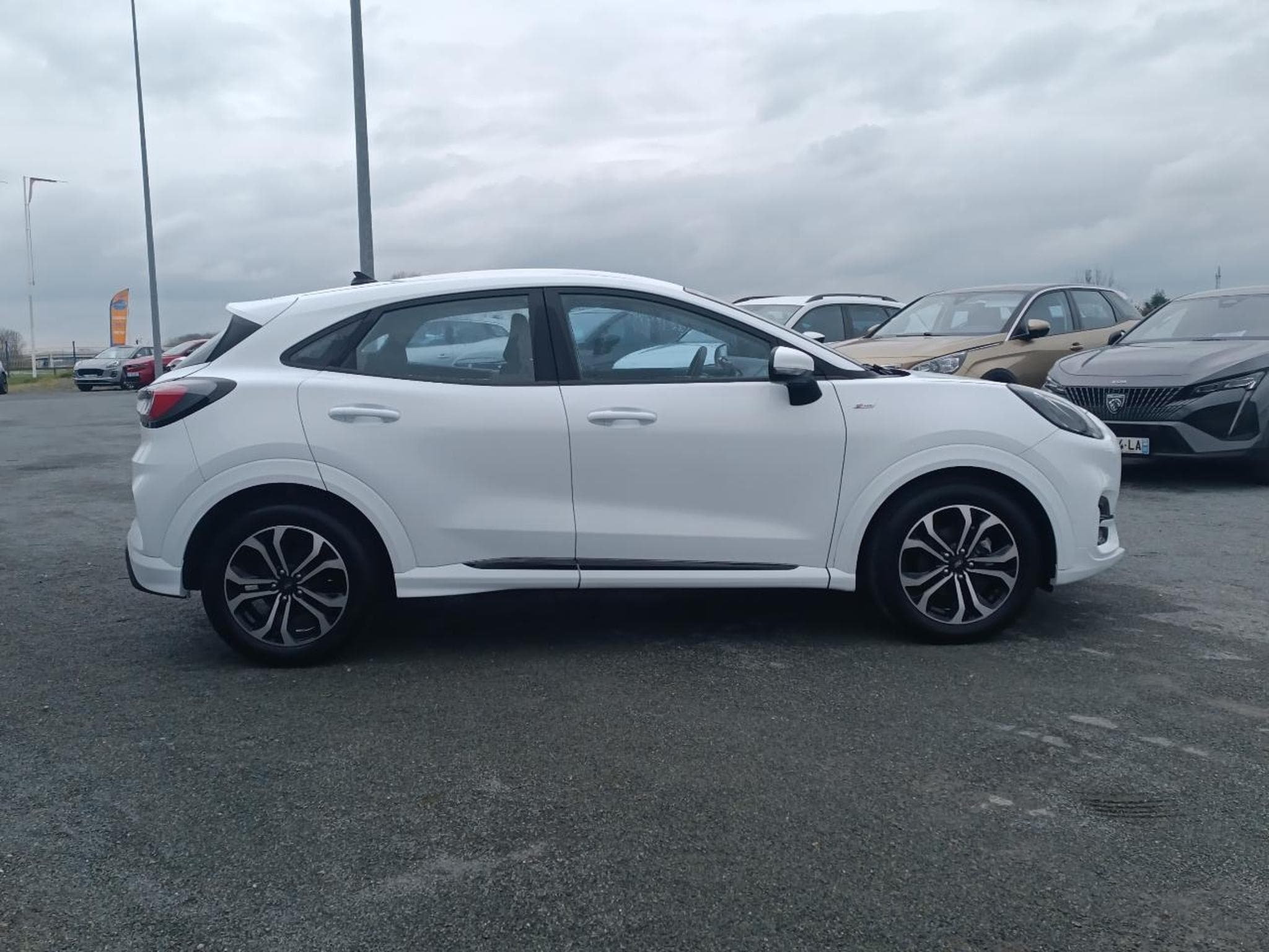 Ford PUMA 1.0 FLEXIFUEL 125 MHEV ST-LINE (2023) - Photo 4