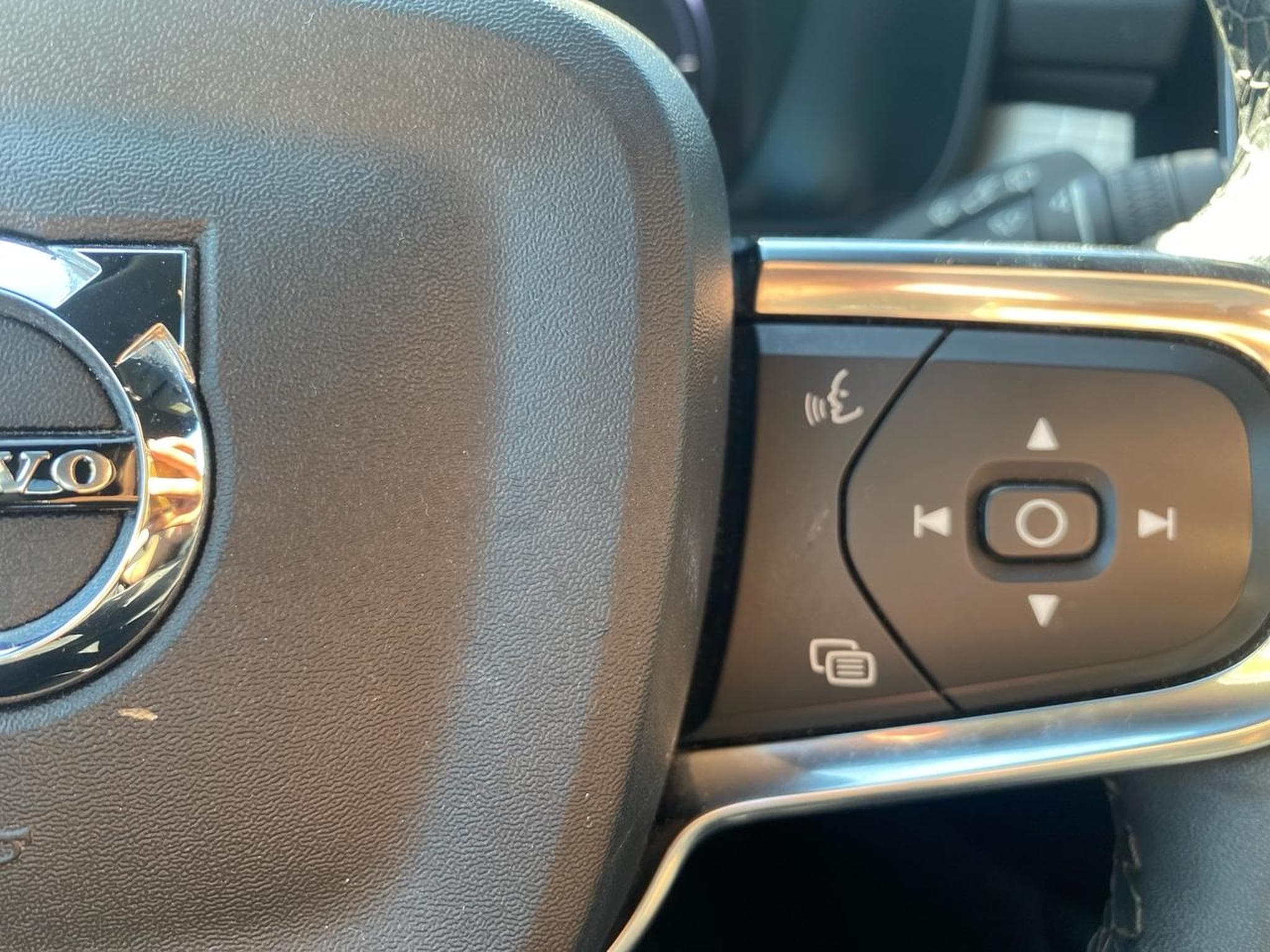 Volvo XC40 T4 RECHARGE 211 START DCT 7 (2023) - Photo 16