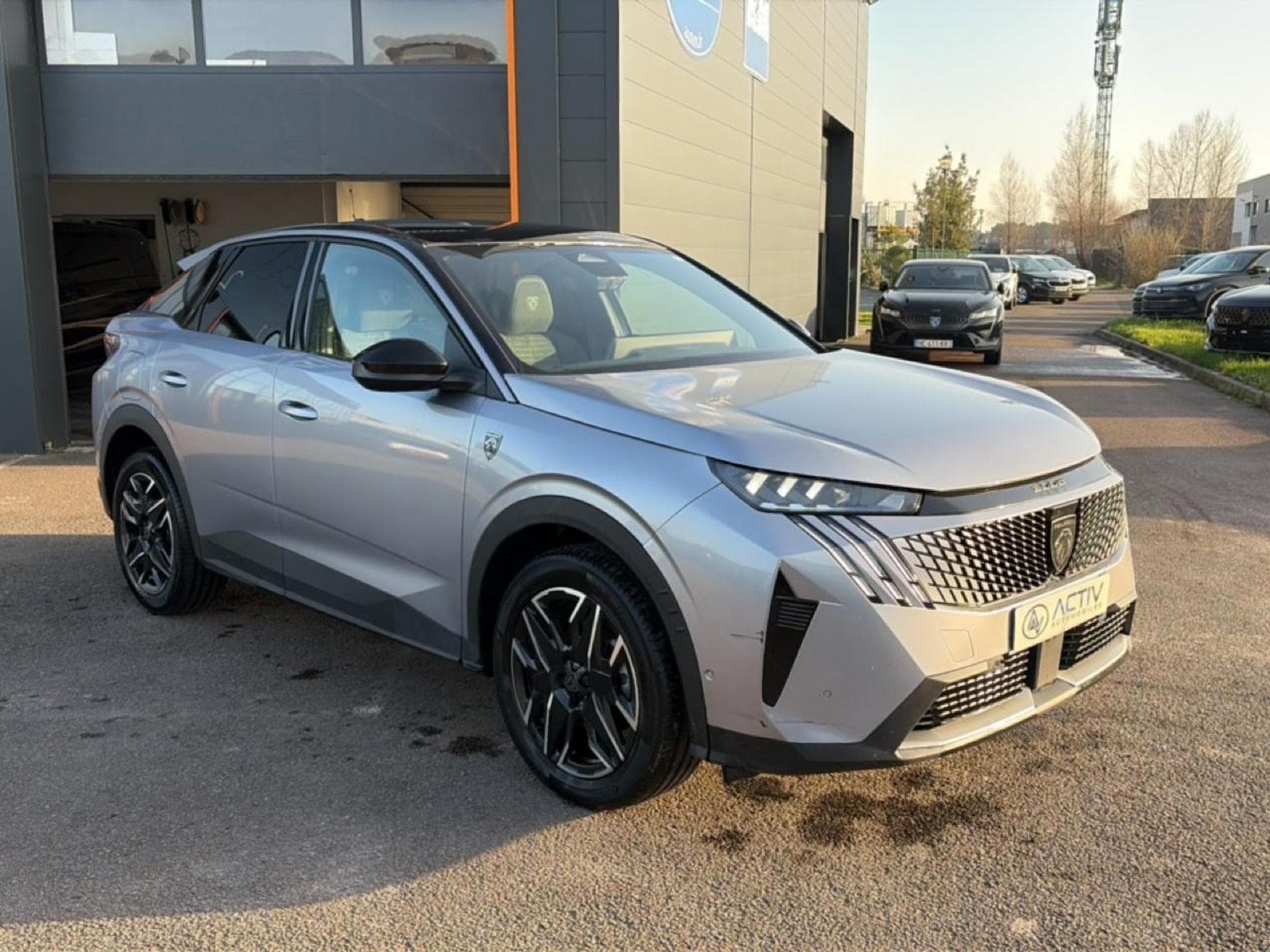 Peugeot 3008 1.2 HYBRID 145 GT E-DCS6 (2025) - Photo 3