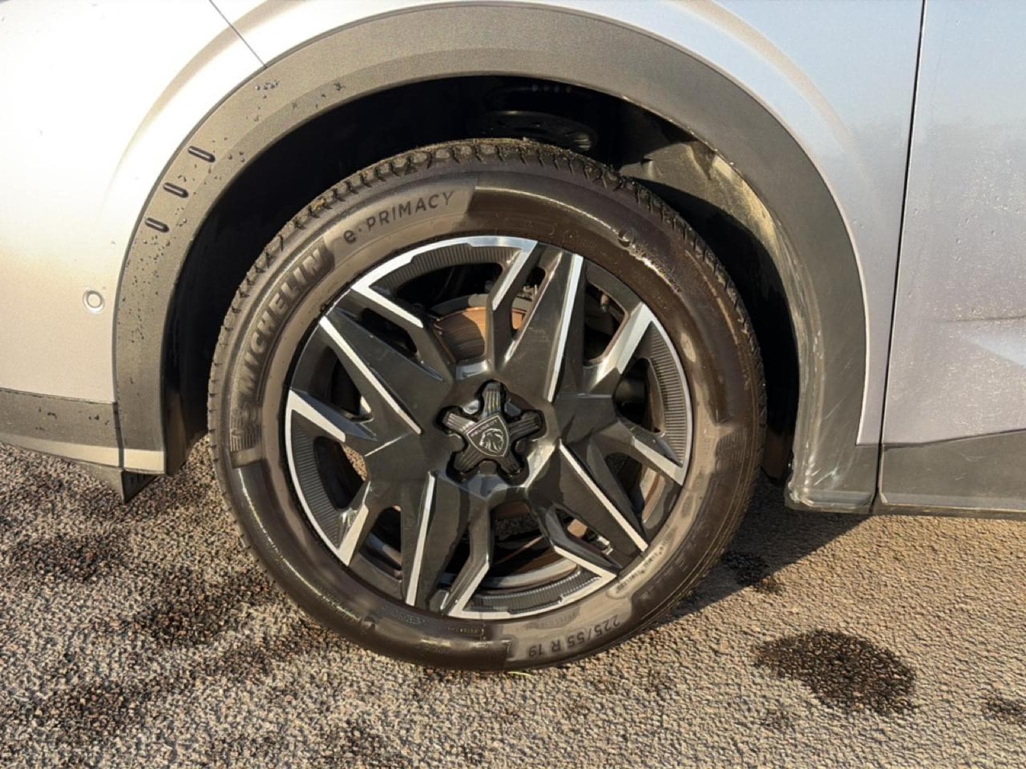 Peugeot 3008 1.2 HYBRID 145 GT E-DCS6 (2025) - Photo 9