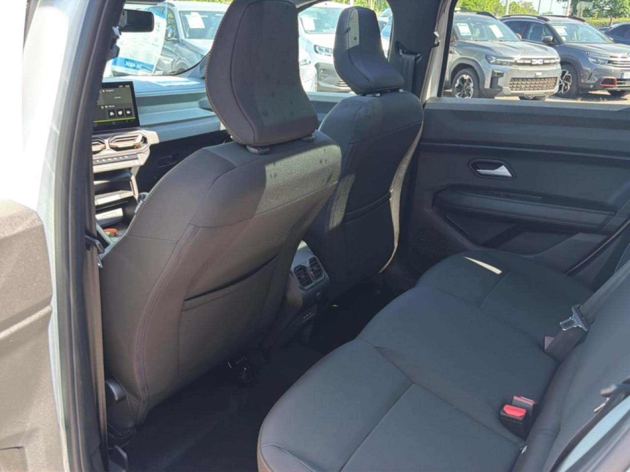 Dacia BIGSTER 1.2 MILD HYBRID 140 EXTREME (2026) - Photo 14
