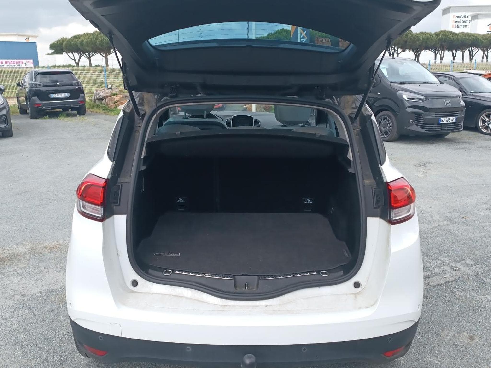 Renault Scenic 1.6 DCI 160 INITIALE PARIS EDC (2017) - Photo 10