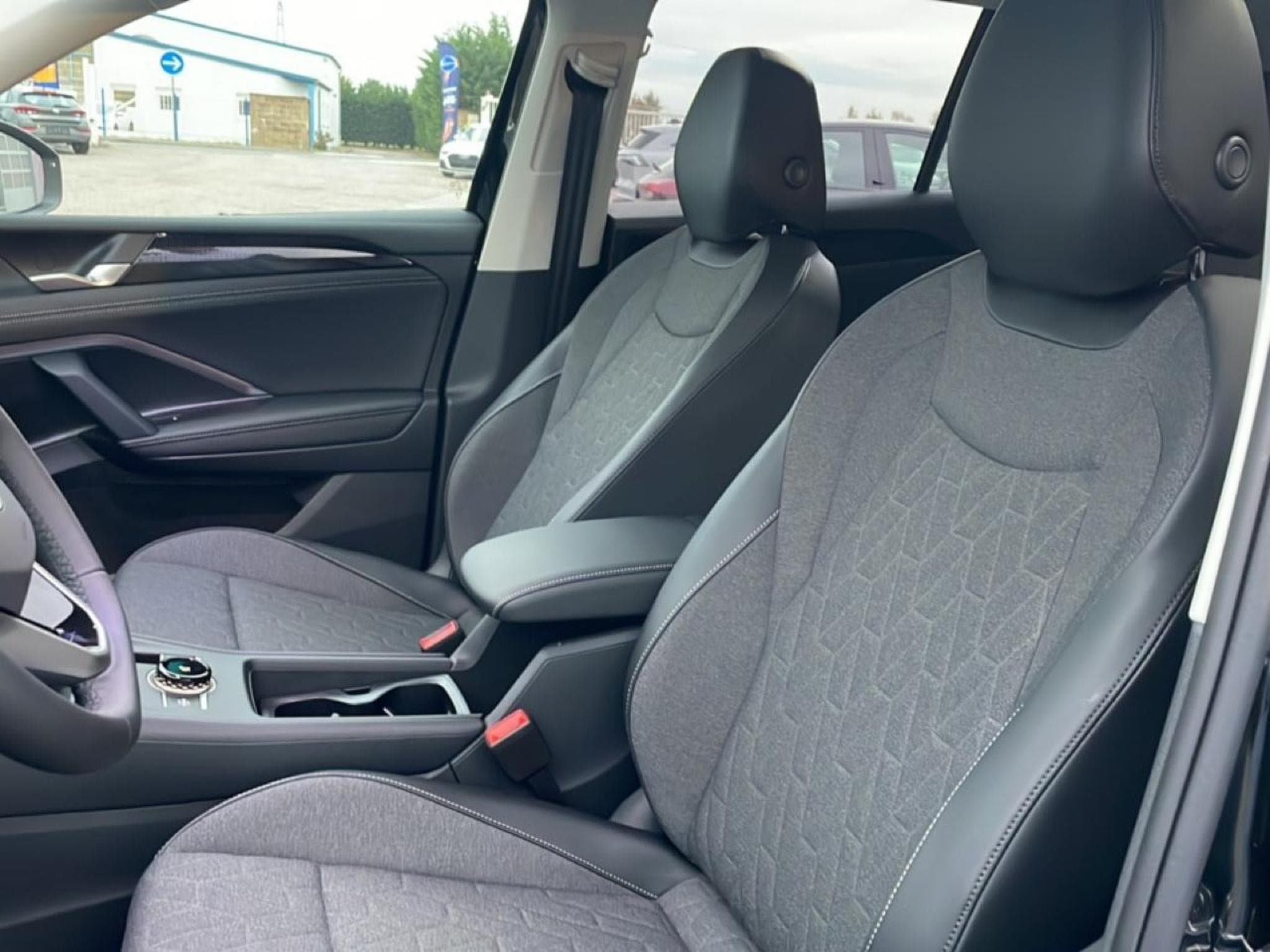 VW TIGUAN 1.5 ETSI 150 LIFE DSG7 (2025) - Photo 12