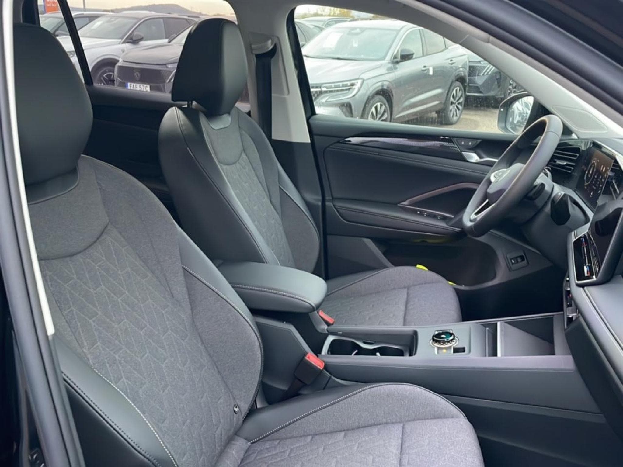 VW TIGUAN 1.5 ETSI 150 LIFE DSG7 (2025) - Photo 18