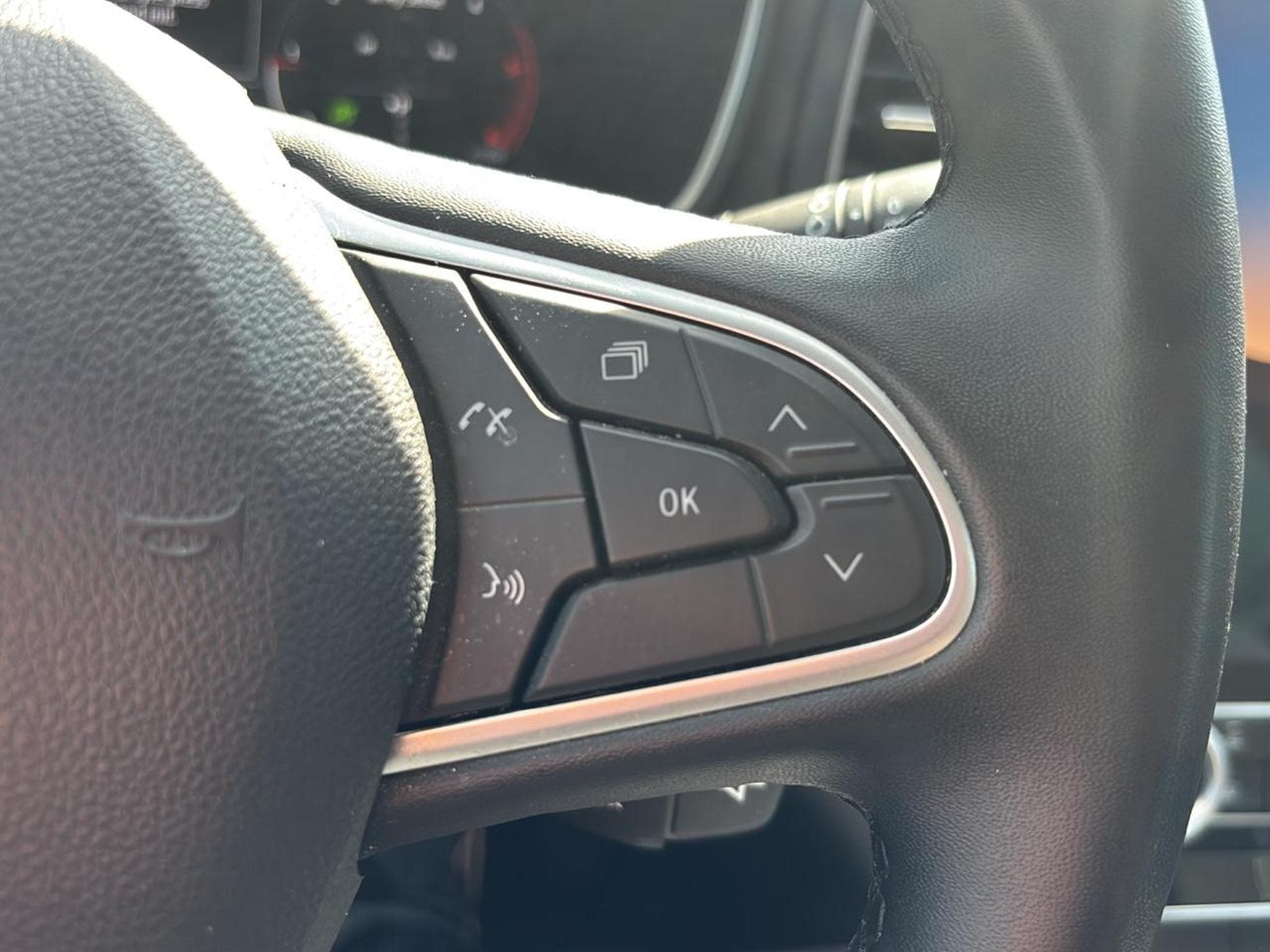 Renault Megane 1.5 BLUE DCI 115 TECHNO EDC (2023) - Photo 19