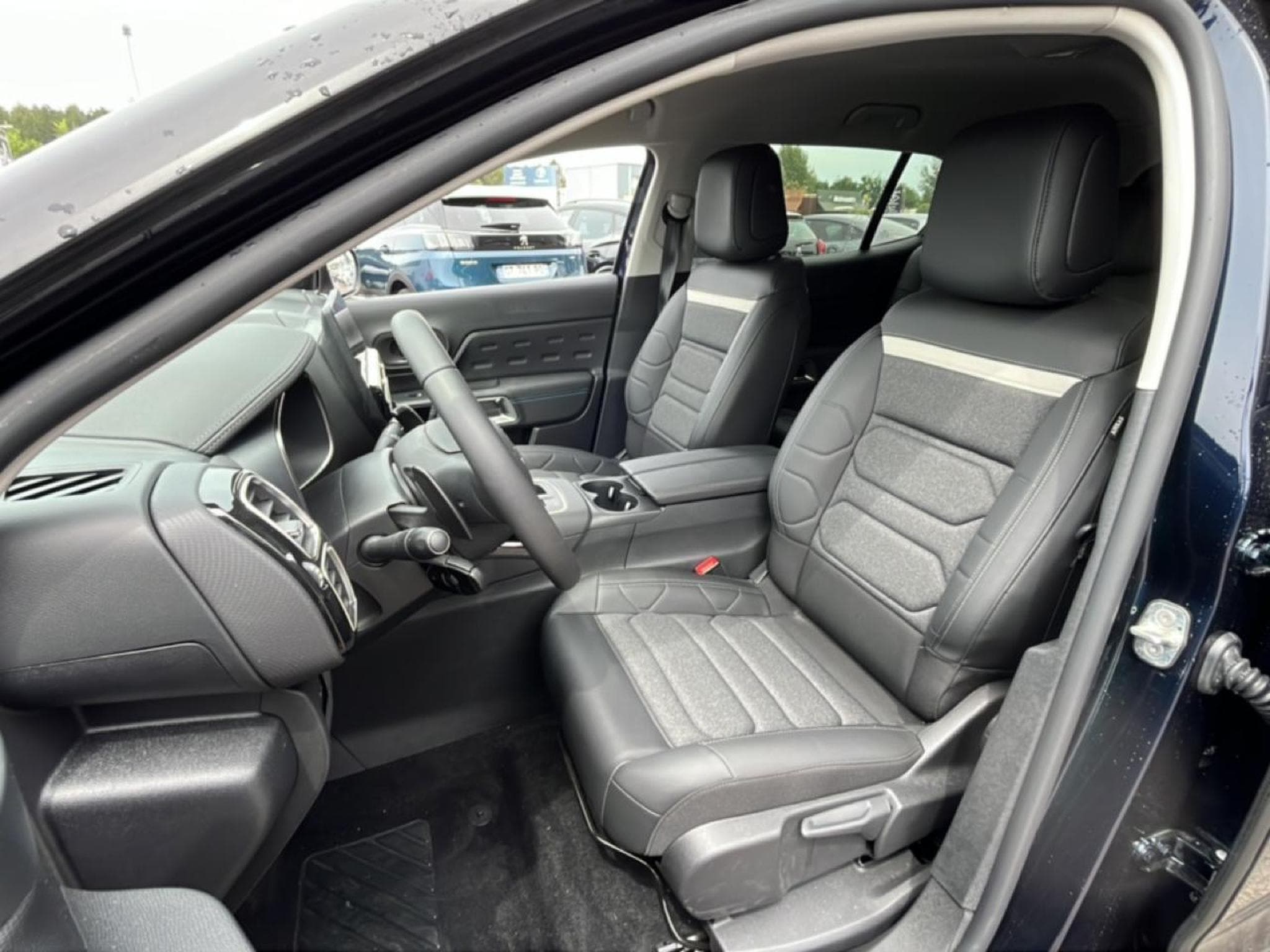 Citroen C5 AIRCROSS 1.2 HYBRIDE 145 MAX BOITE AUTOMATIQUE (2025) - Photo 11