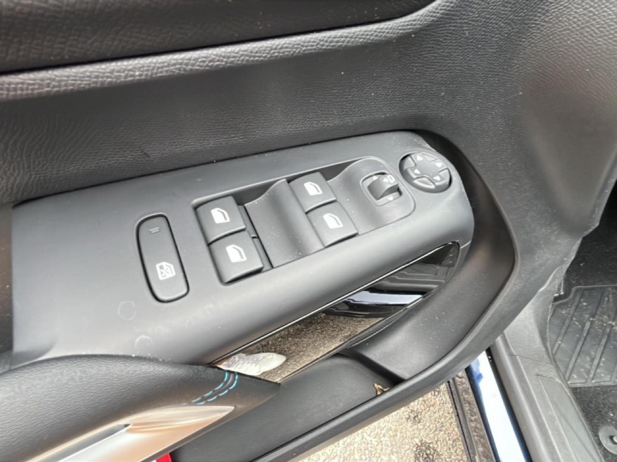 Citroen C5 AIRCROSS 1.2 HYBRIDE 145 MAX BOITE AUTOMATIQUE (2025) - Photo 12
