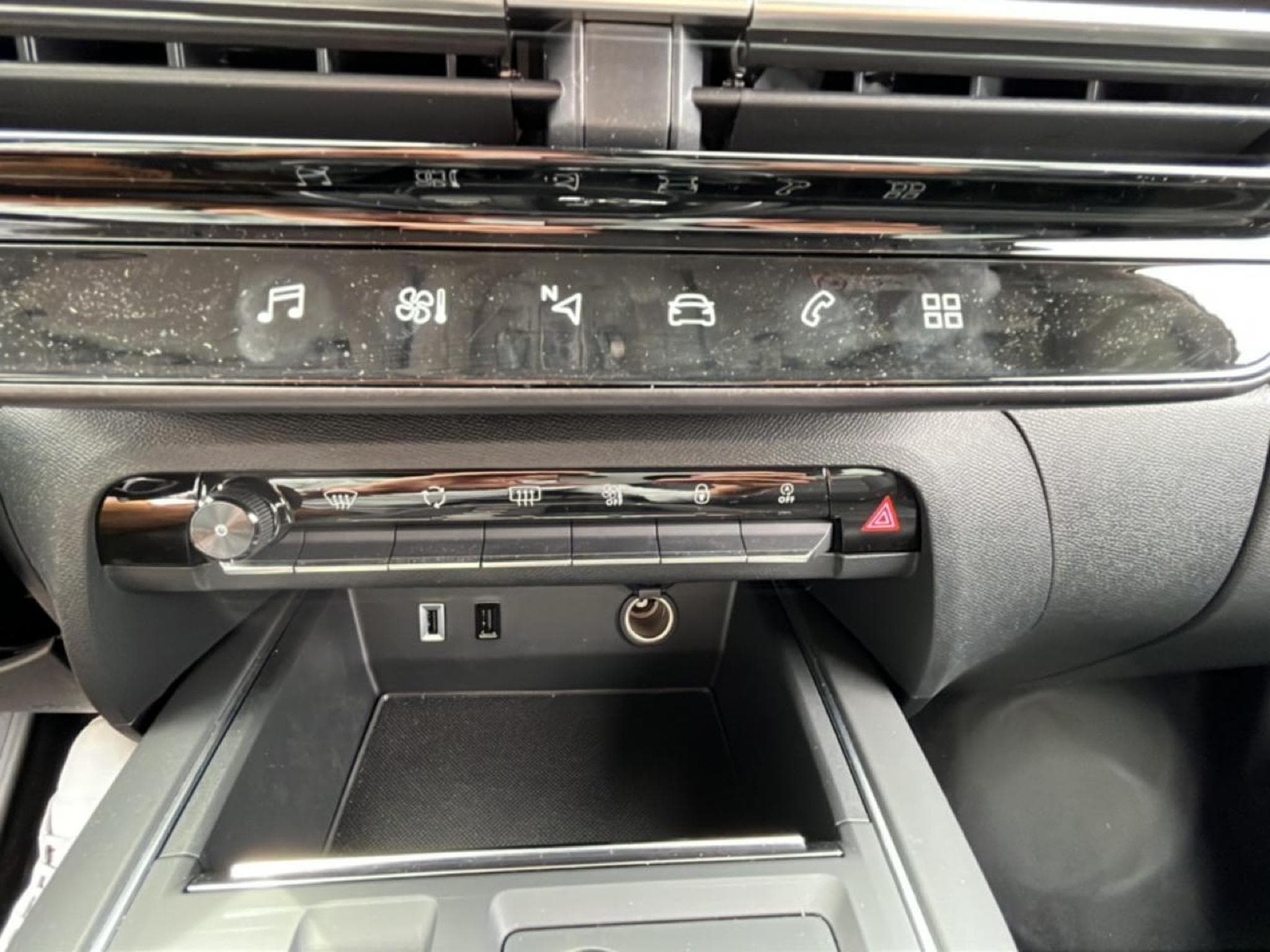 Citroen C5 AIRCROSS 1.2 HYBRIDE 145 MAX BOITE AUTOMATIQUE (2025) - Photo 17