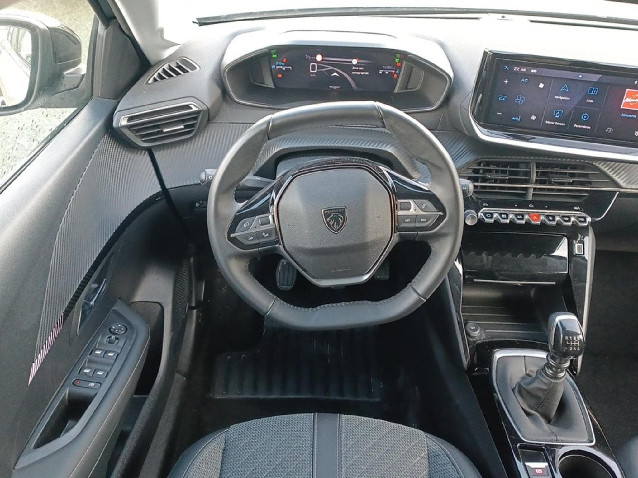 Peugeot 208 1.2 100 ALLURE (2025) - Photo 12