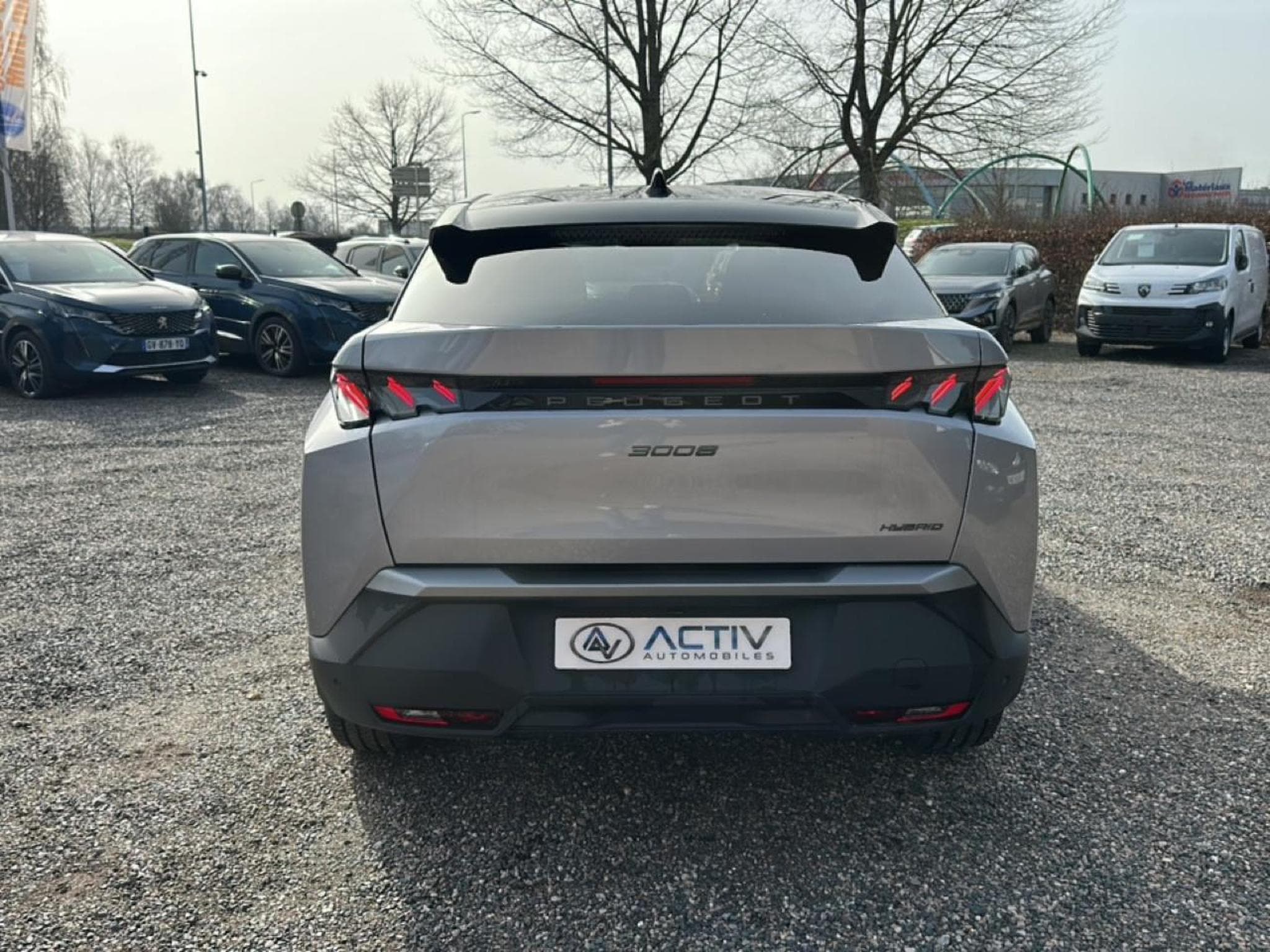Peugeot 3008 1.2 HYBRID 145 GT E-DCS6 (2025) - Photo 6