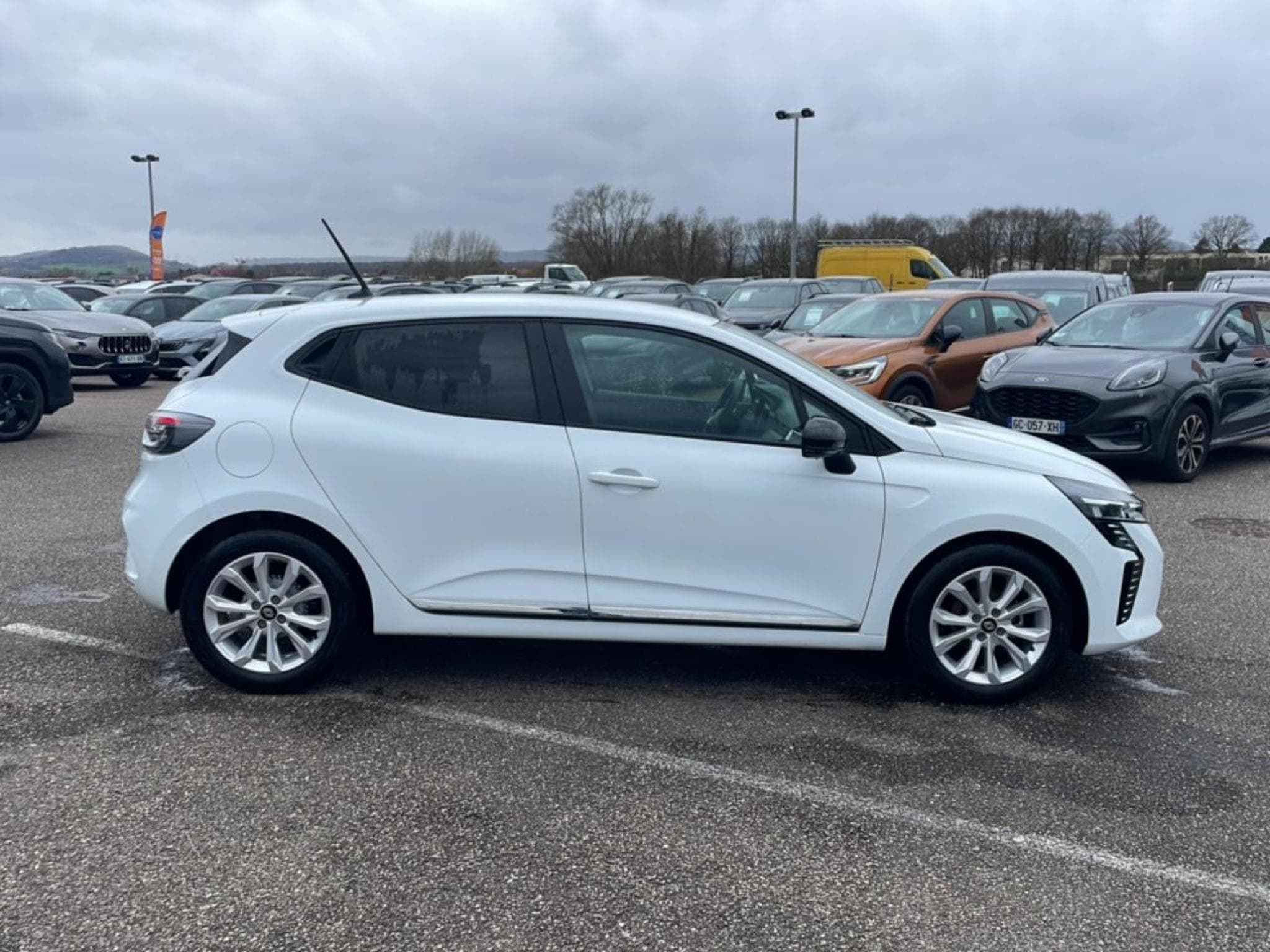 Renault Clio 1.0 TCE 90 EVOLUTION CVT (2025) - Photo 4