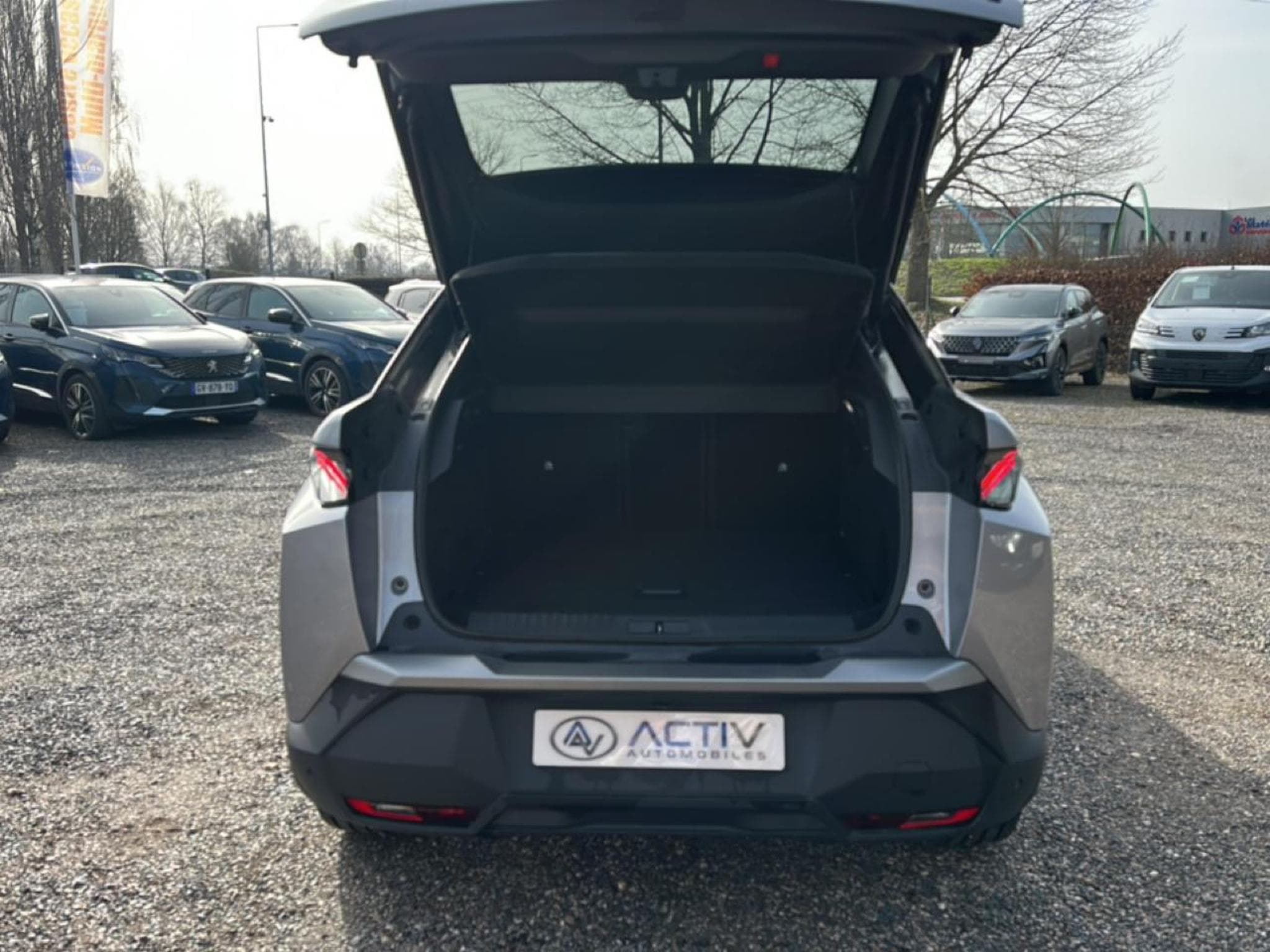 Peugeot 3008 1.2 HYBRID 145 GT E-DCS6 (2025) - Photo 12