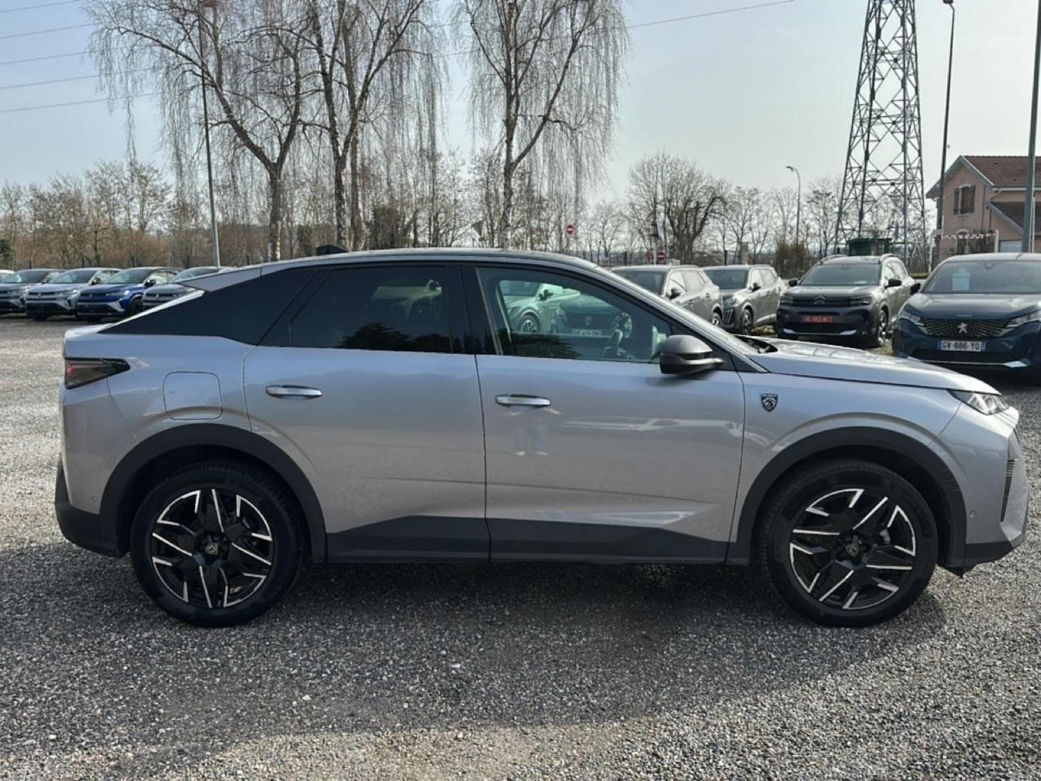 Peugeot 3008 1.2 HYBRID 145 GT E-DCS6 (2025) - Photo 4