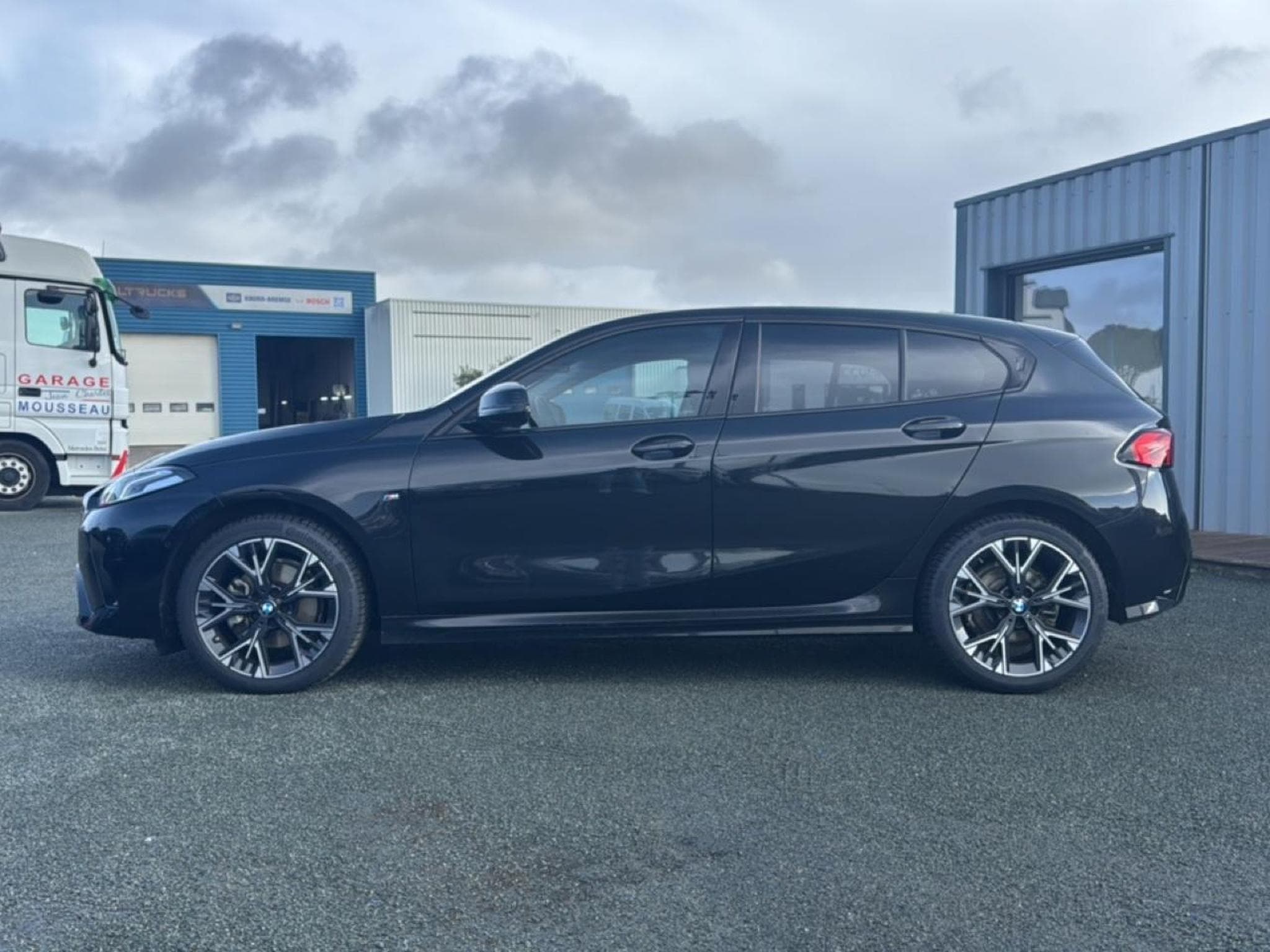 Bmw SERIE 1 (F70) 120DA 163 M SPORT DESIGN DKG7 (2024) - Photo 8