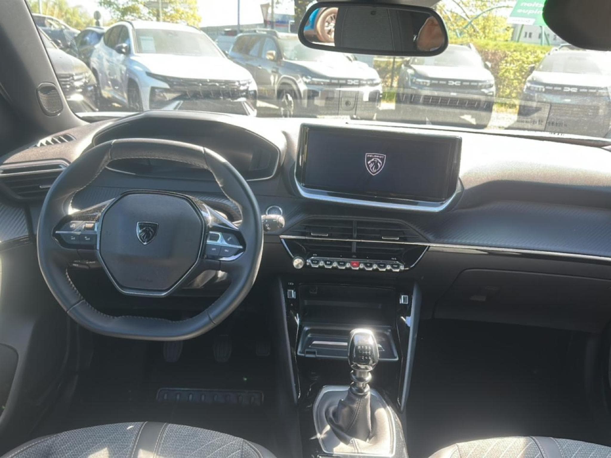 Peugeot 2008 1.2 100 ALLURE (2025) - Photo 14