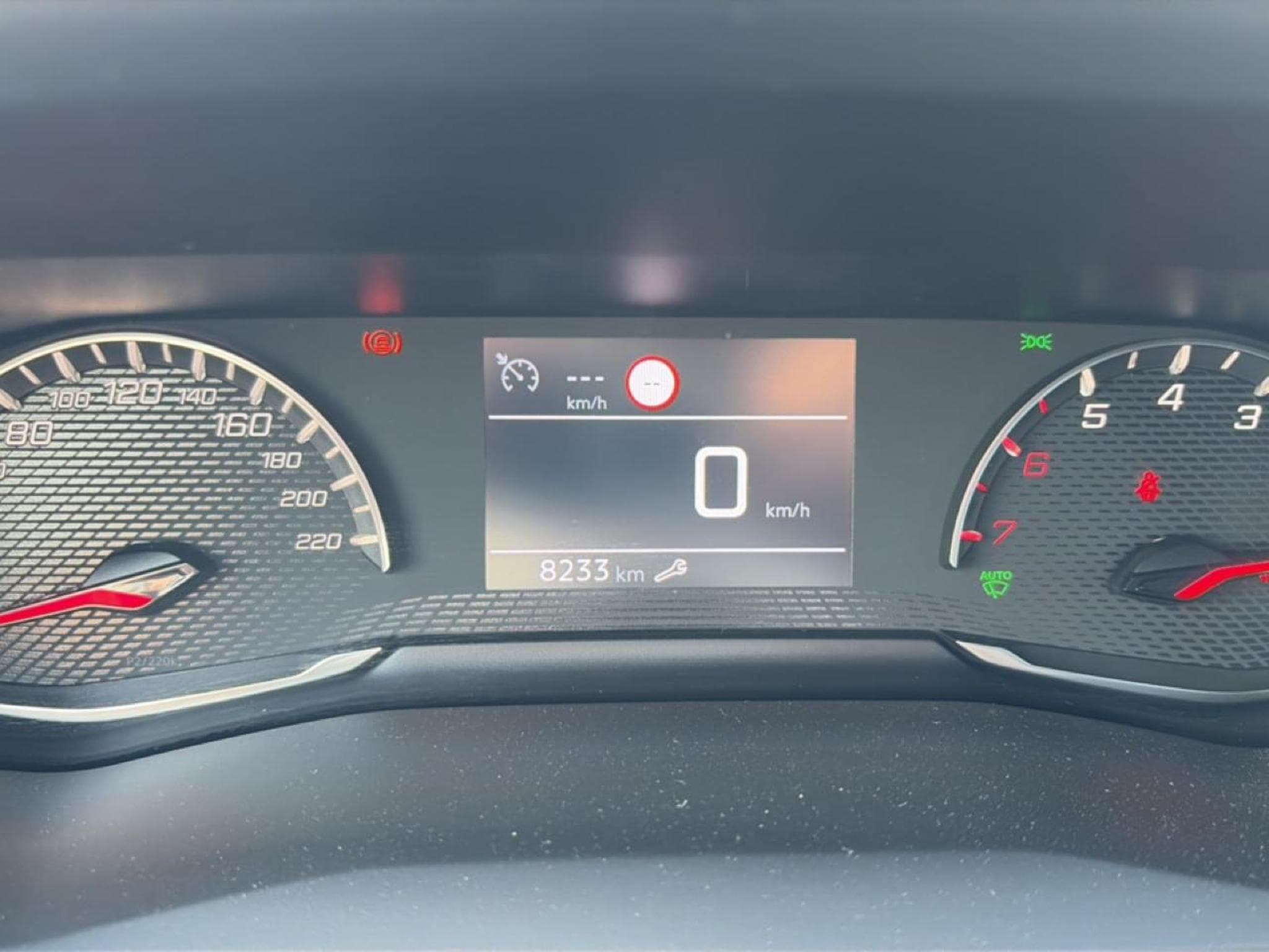 Peugeot 2008 1.2 100 STYLE (2025) - Photo 13