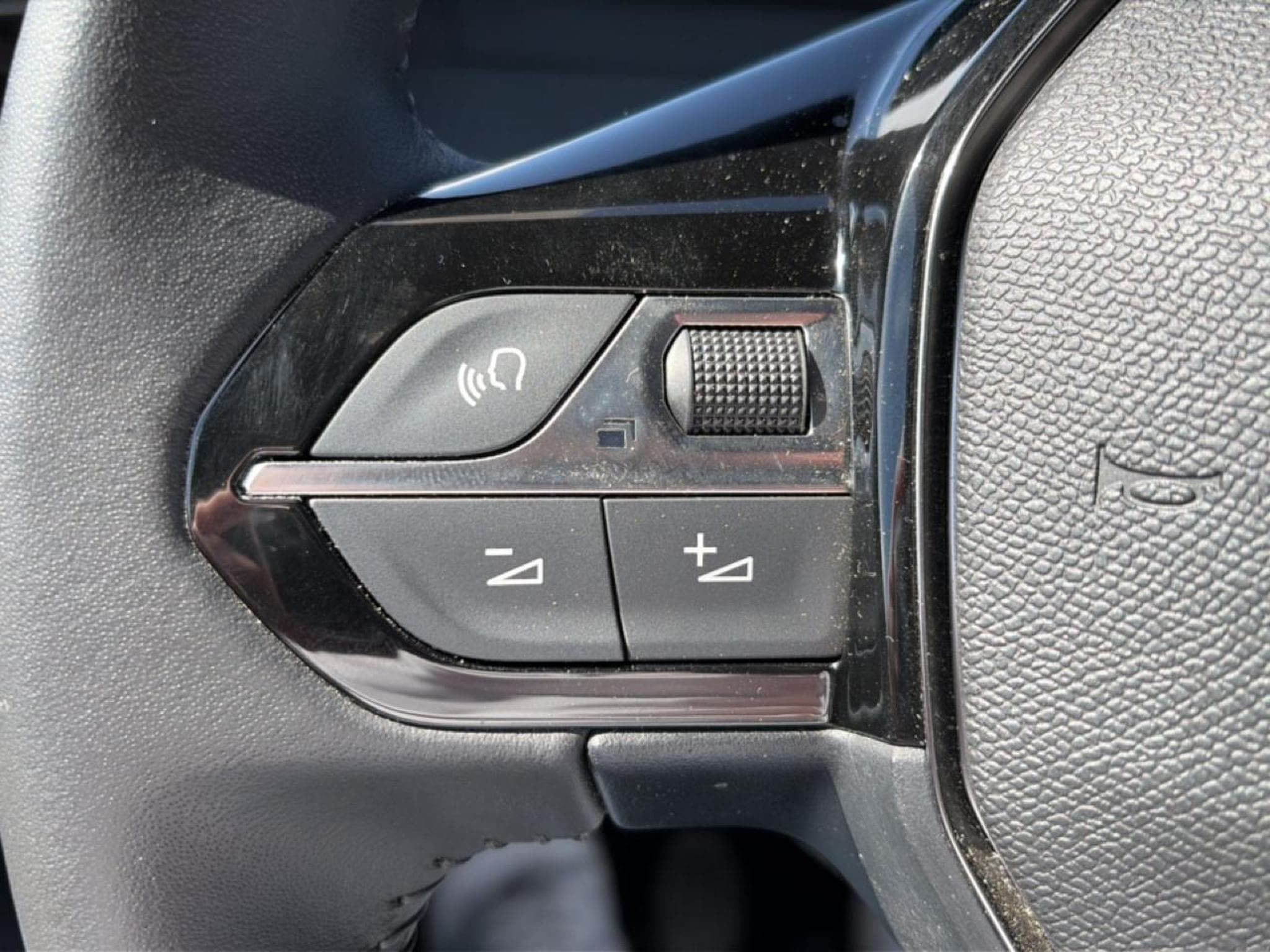 Peugeot 2008 1.2 100 STYLE (2025) - Photo 15