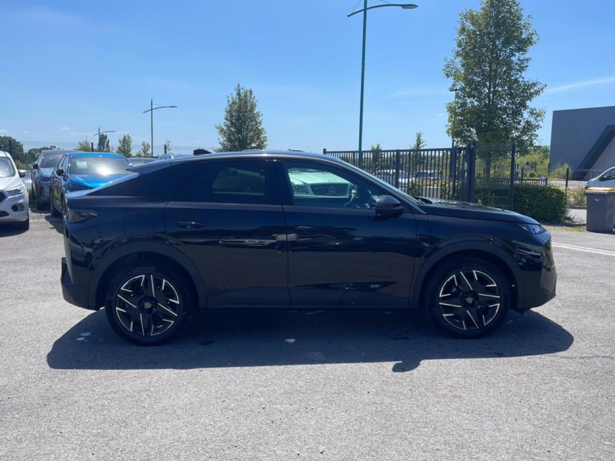 Peugeot 3008 1.2 HYBRID 145 ALLURE E-DCS6 (2025) - Photo 4