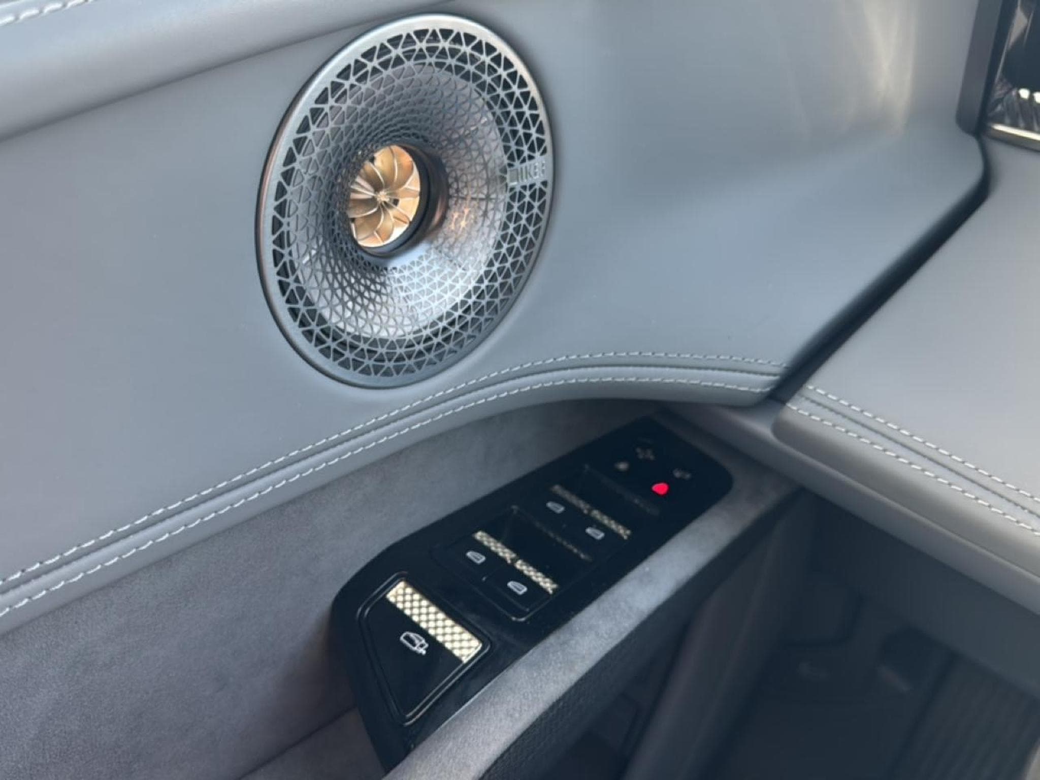 Lotus ELETRE 612CH (2023) - Photo 12